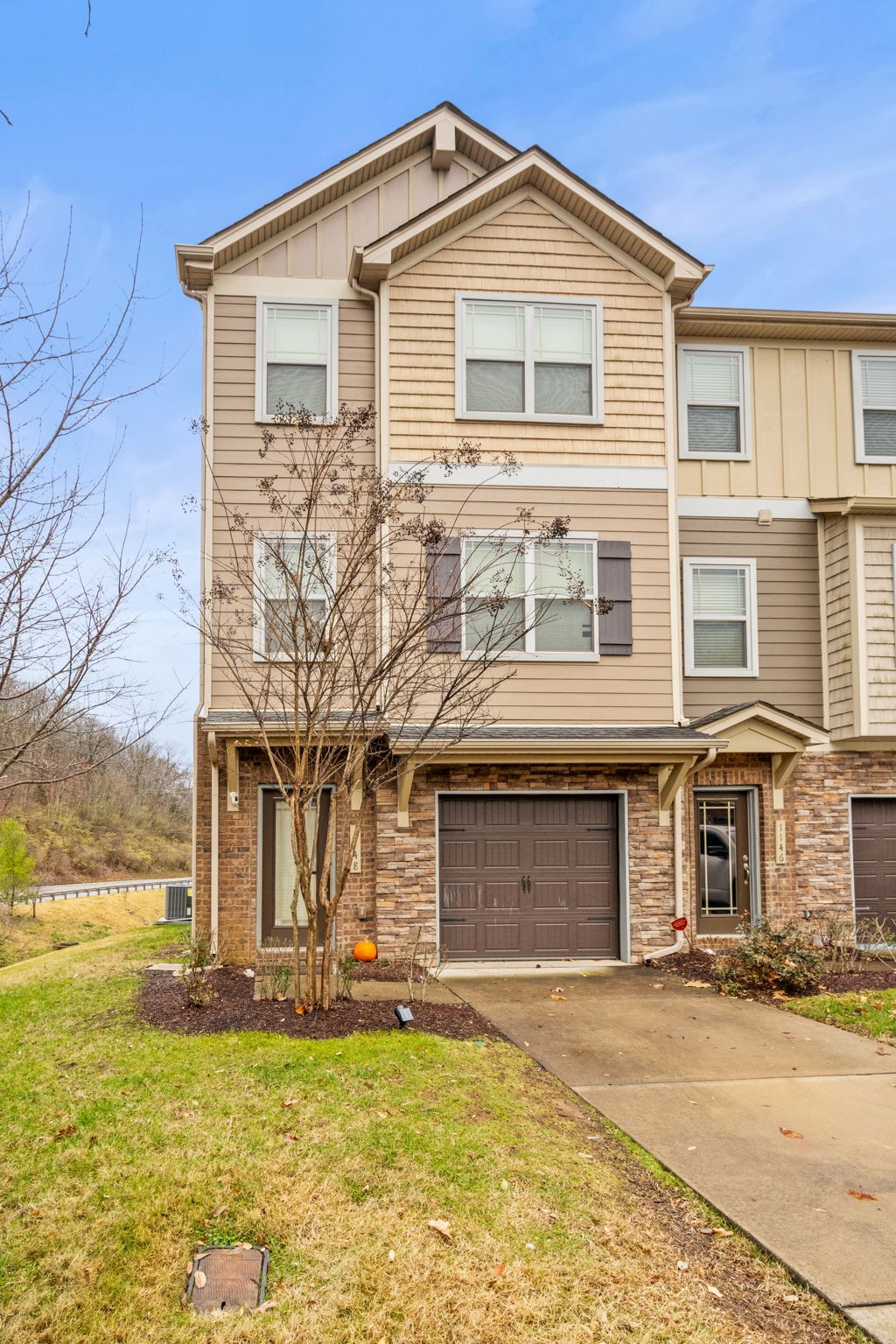 1148 Woodbury Falls Ct Property Photo 8