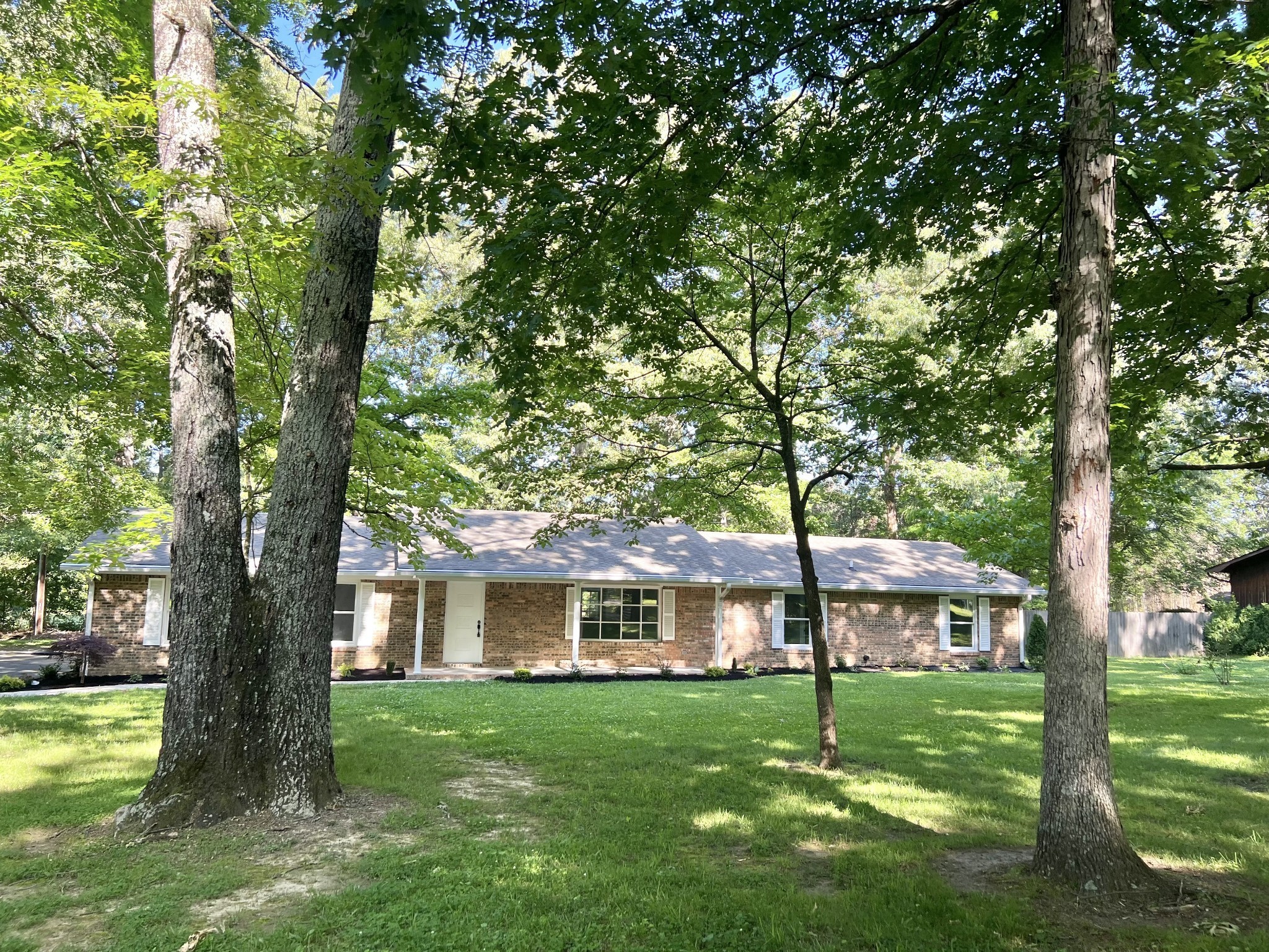 304 Sharondale Dr Property Photo 1