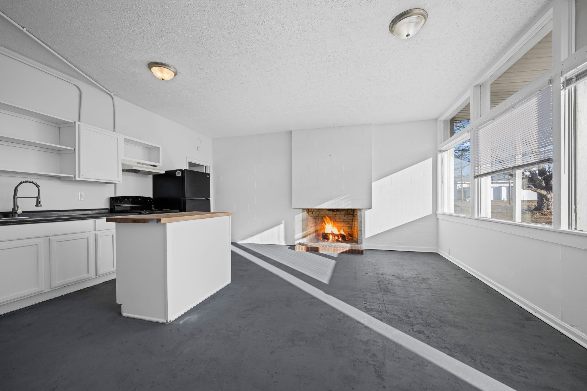 105 College Street, E Property Photo 6