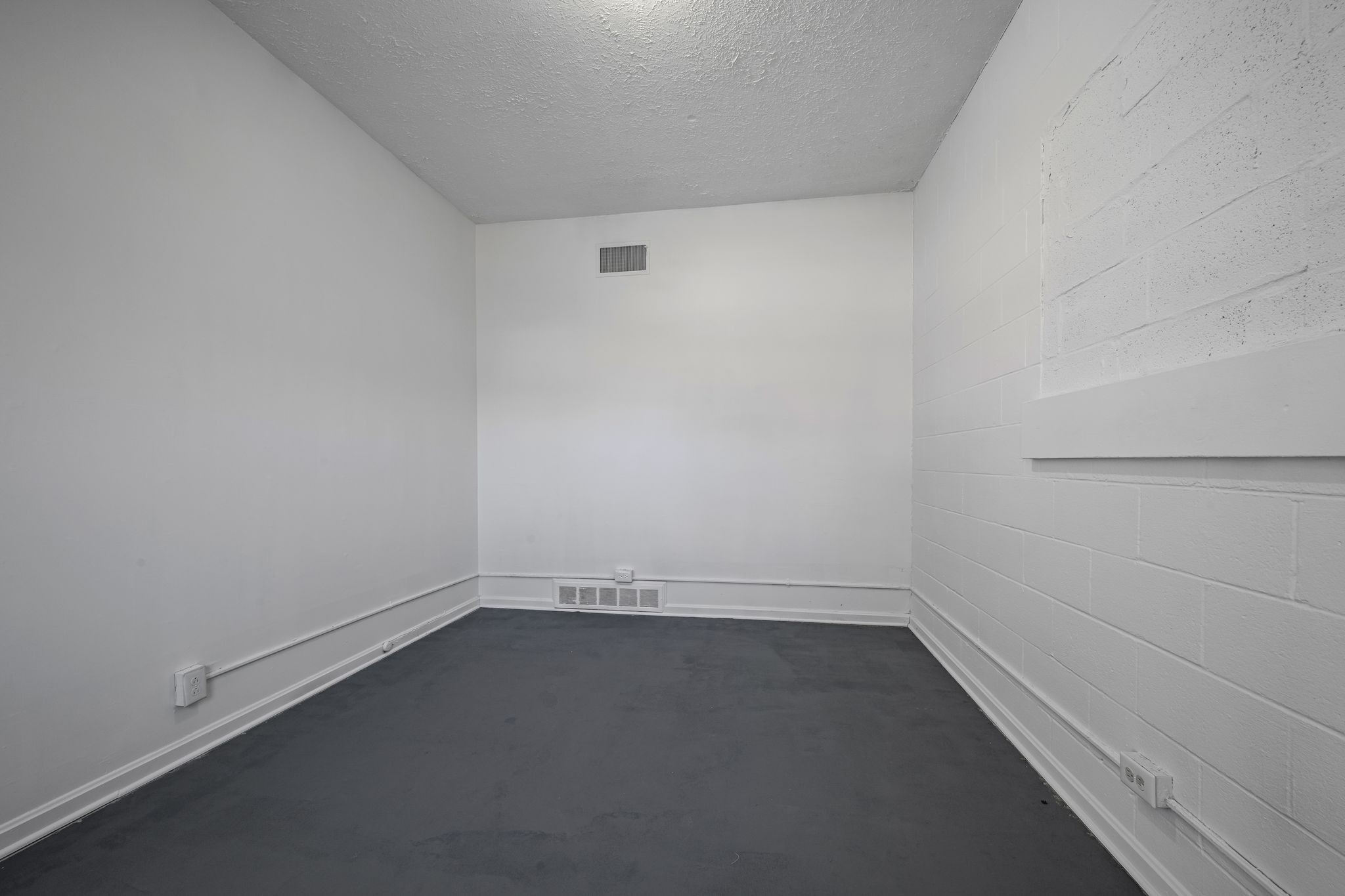 105 College Street, E Property Photo 13