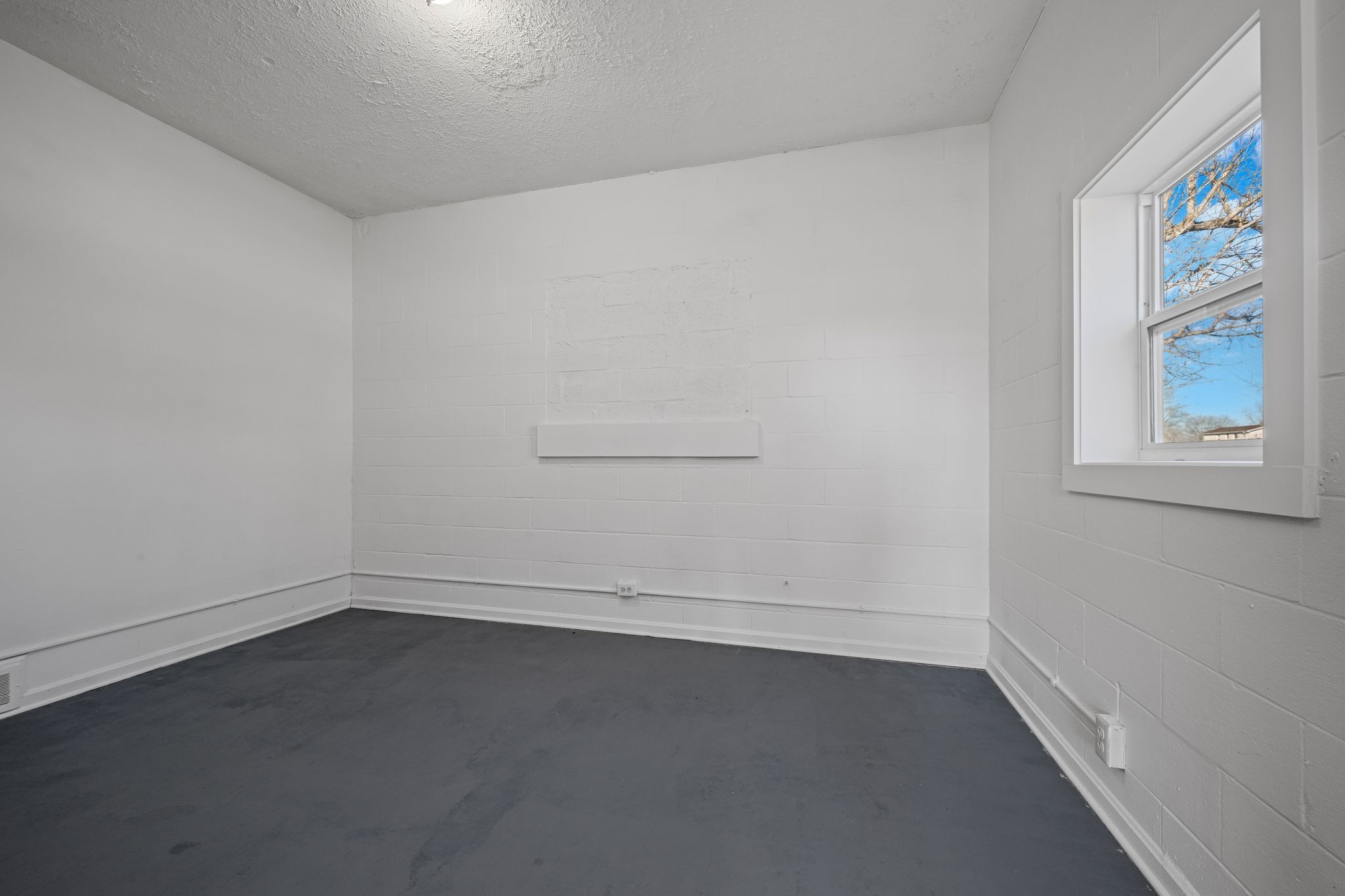 105 College Street, E Property Photo 14