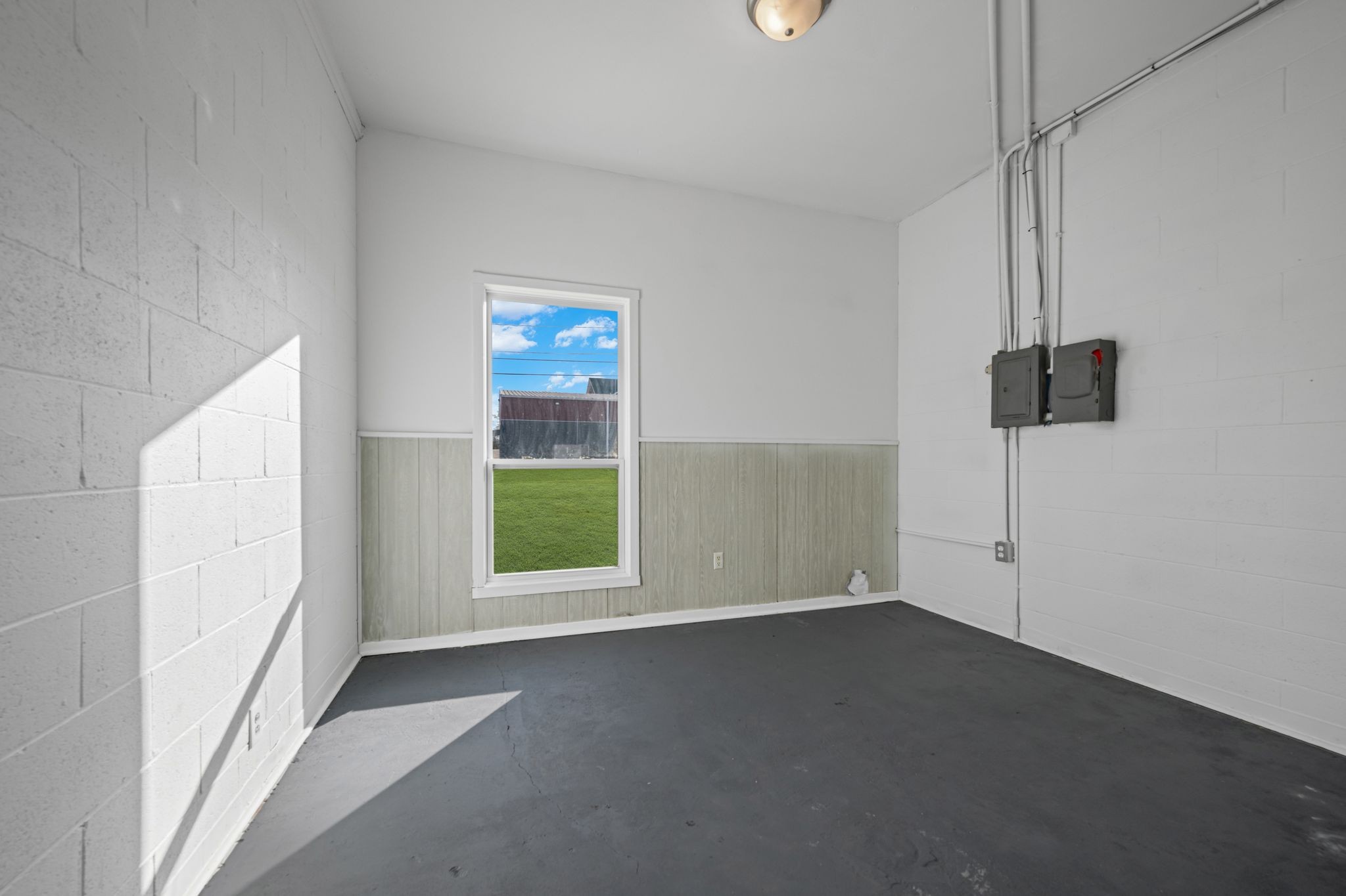 105 College Street, E Property Photo 17