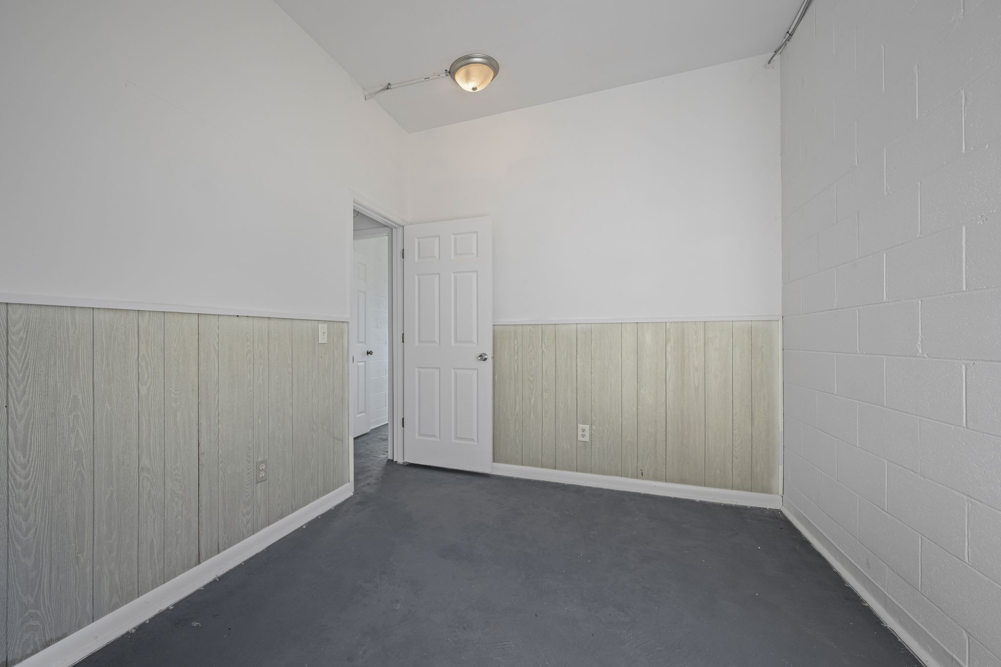105 College Street, E Property Photo 19