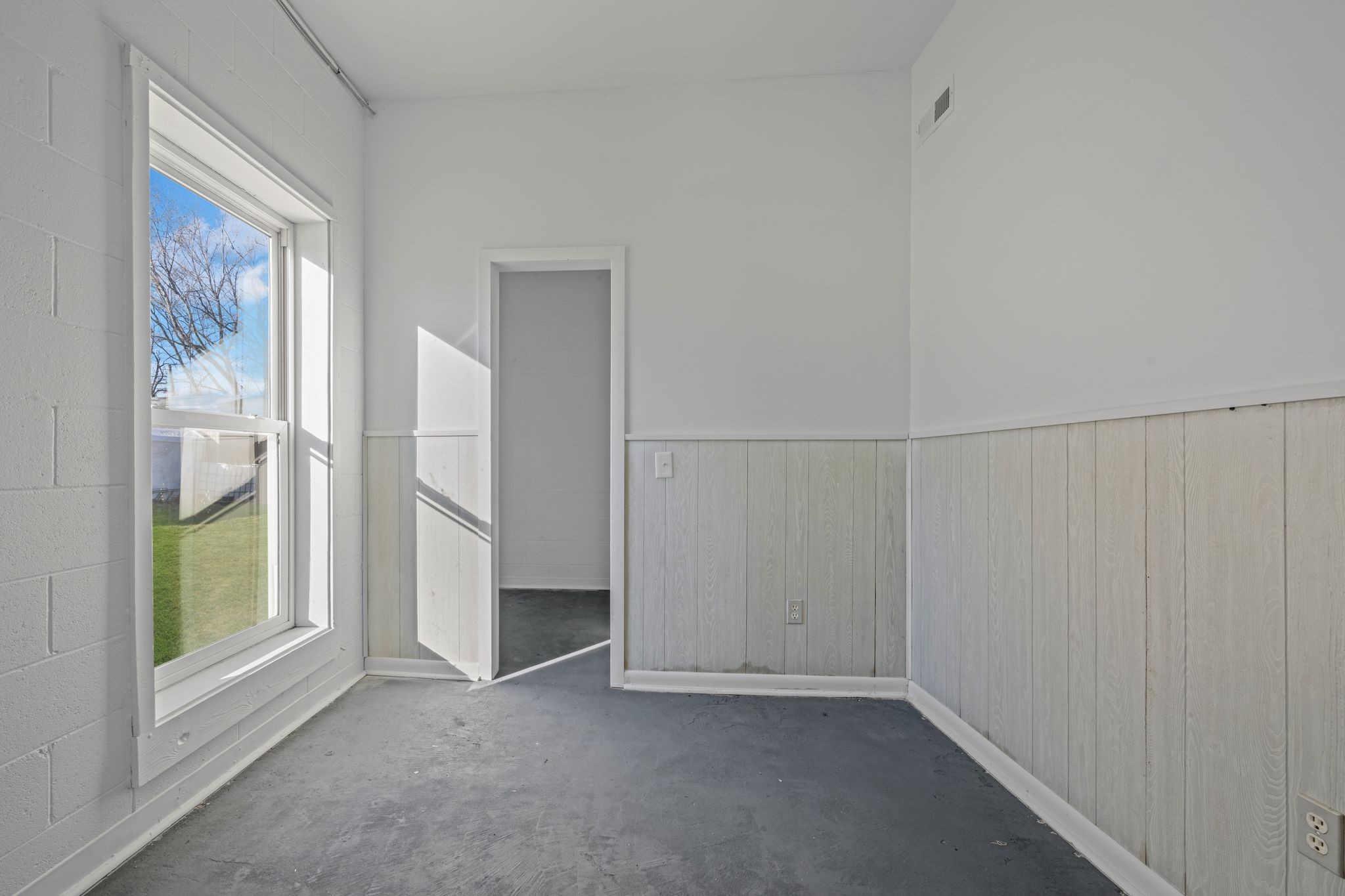105 College Street, E Property Photo 20