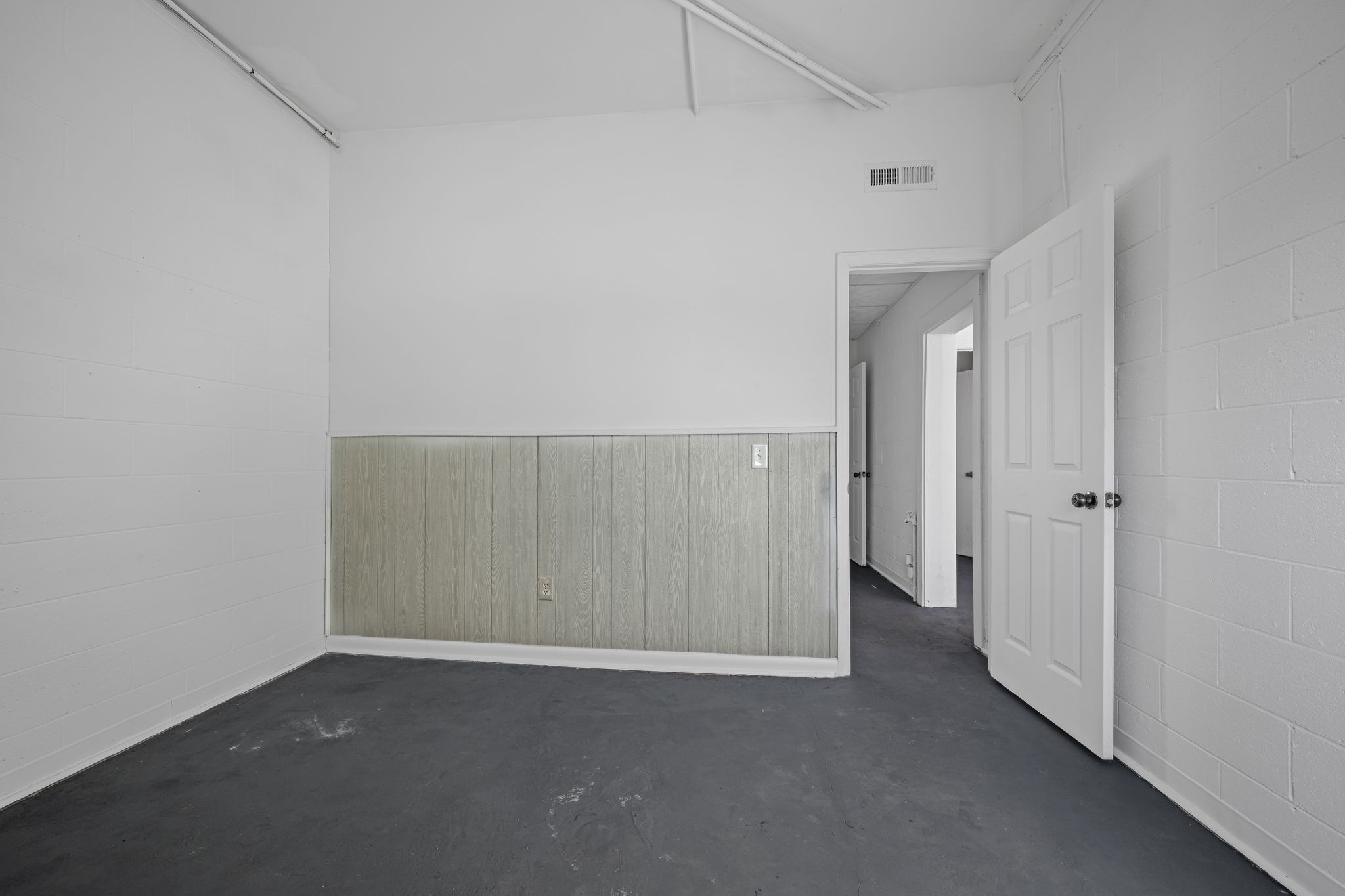 105 College Street, E Property Photo 22
