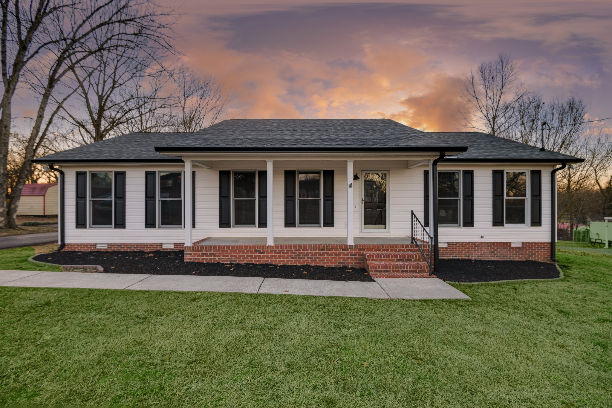 1508 Raby Ave Property Photo 1