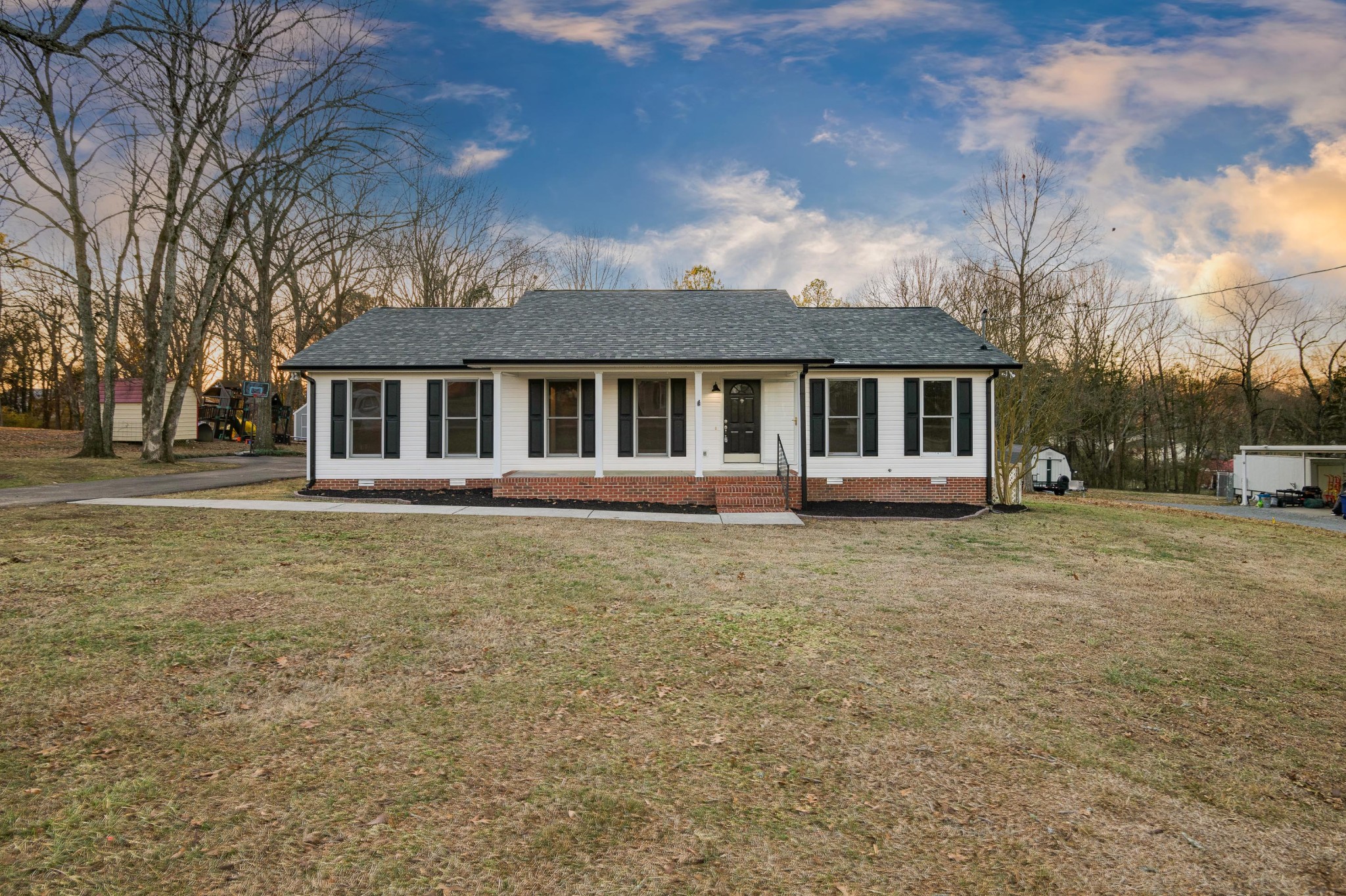 1508 Raby Ave Property Photo 6
