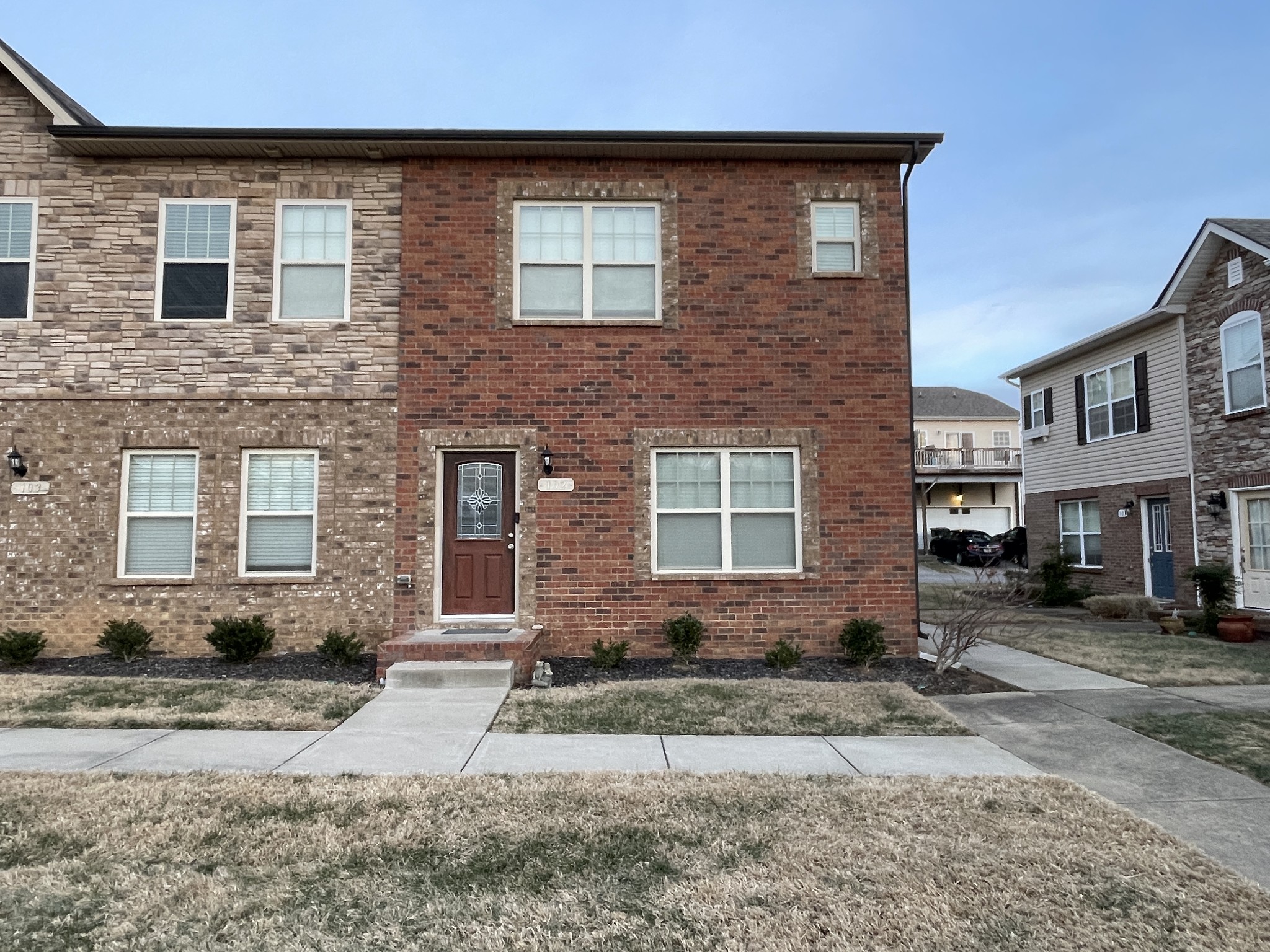 102 Whitman Xing Property Photo 1