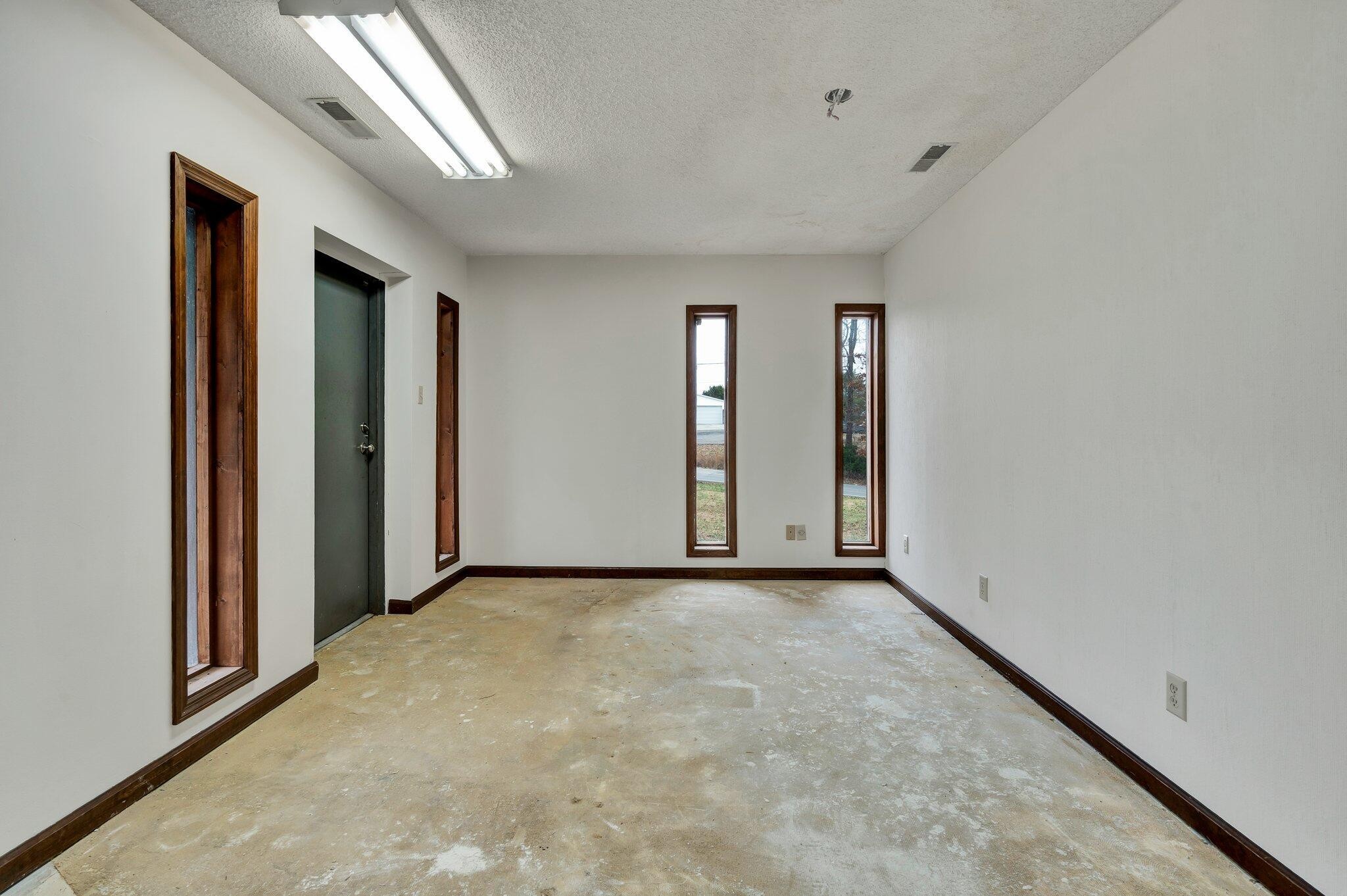 1050 Whisperwood Trail Property Photo 57