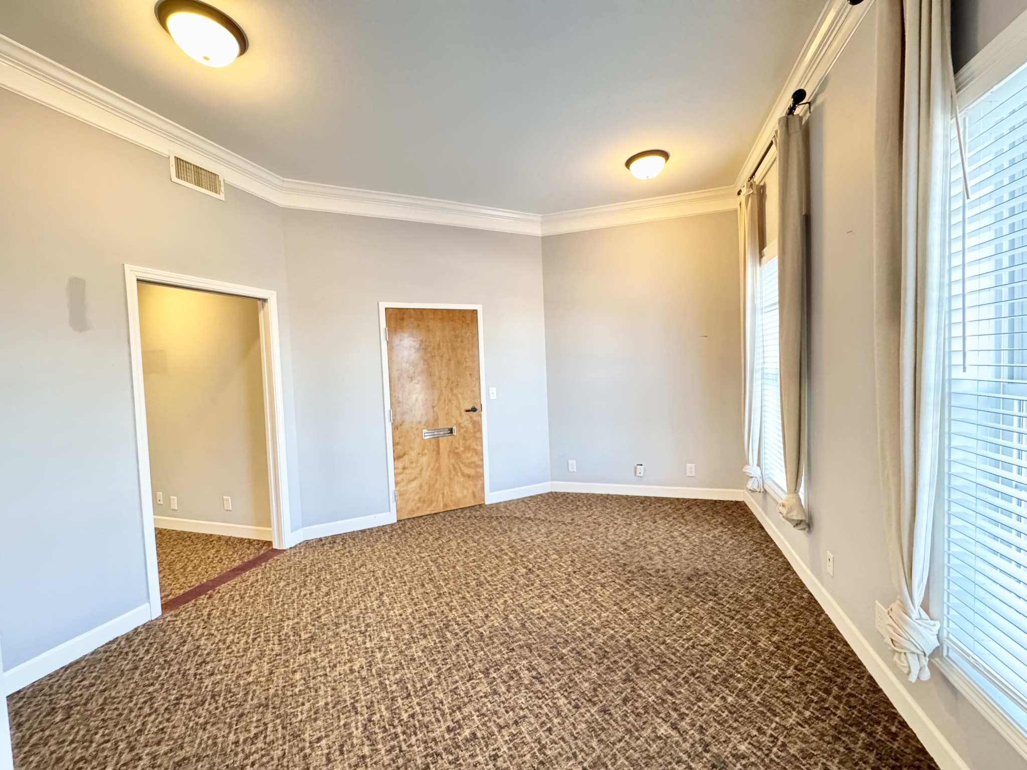 1289 Northfield Dr Property Photo 6