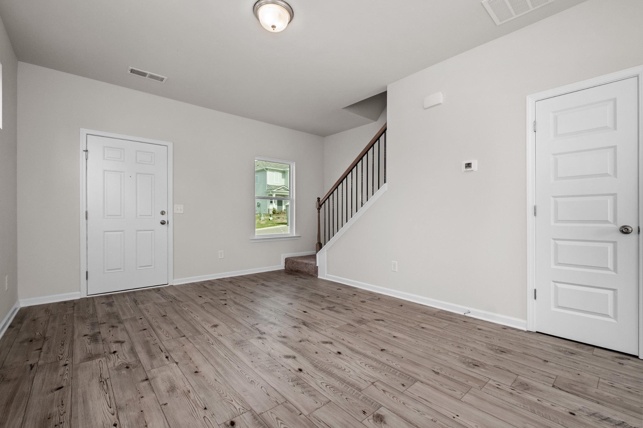 914 Andasia Way Property Photo 4
