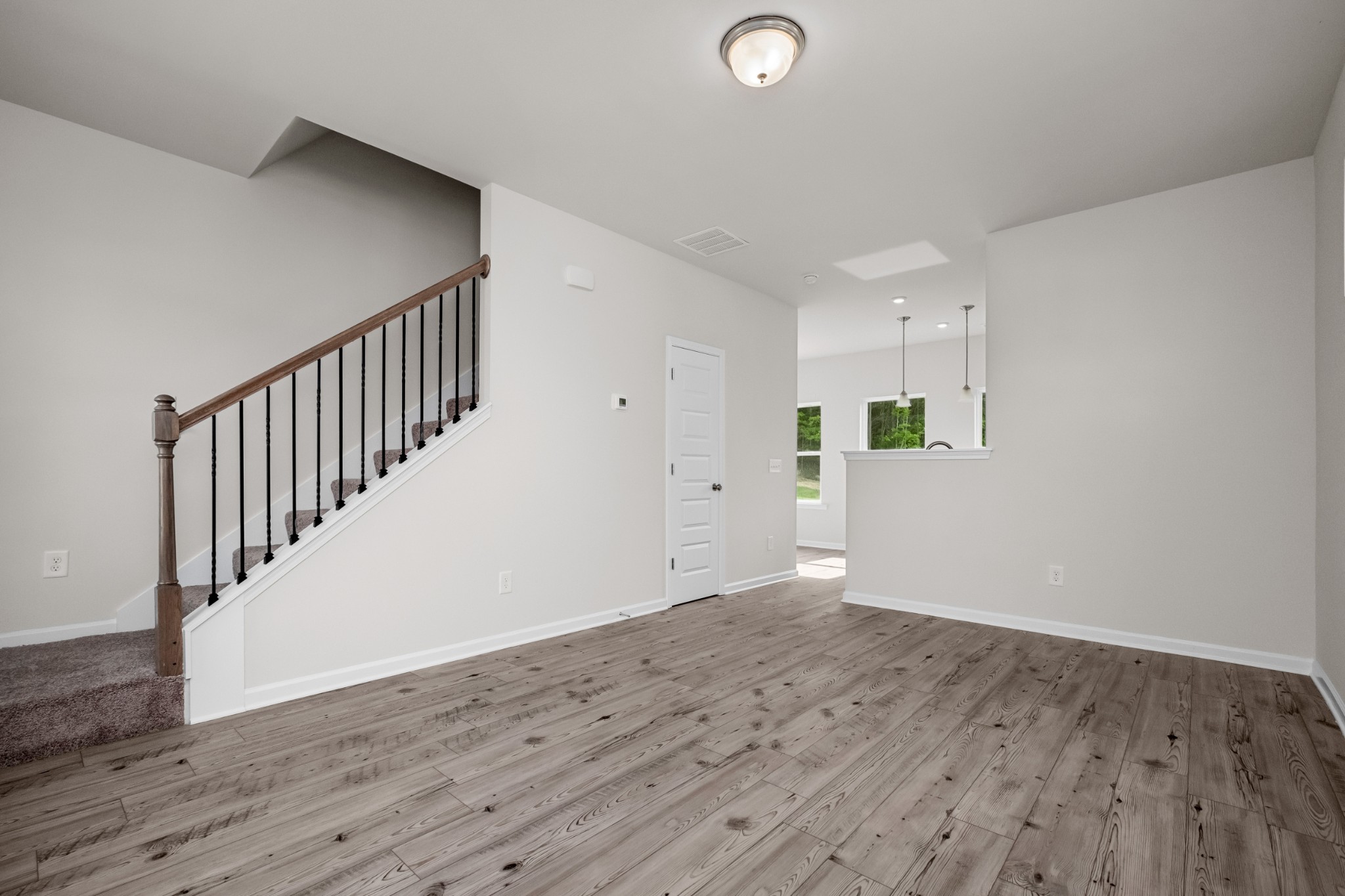 914 Andasia Way Property Photo 5