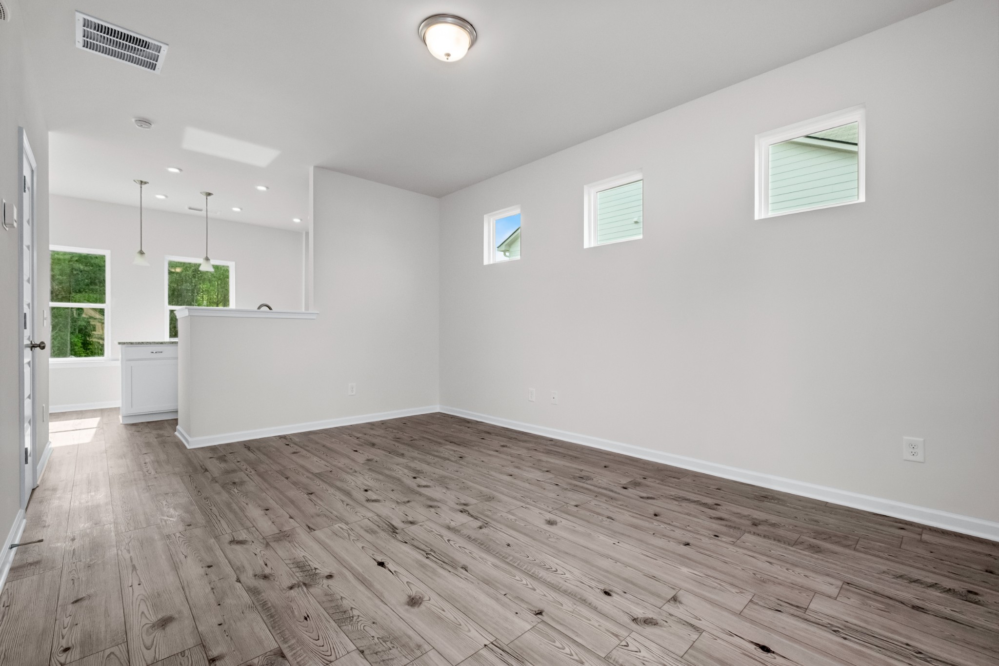 914 Andasia Way Property Photo 6