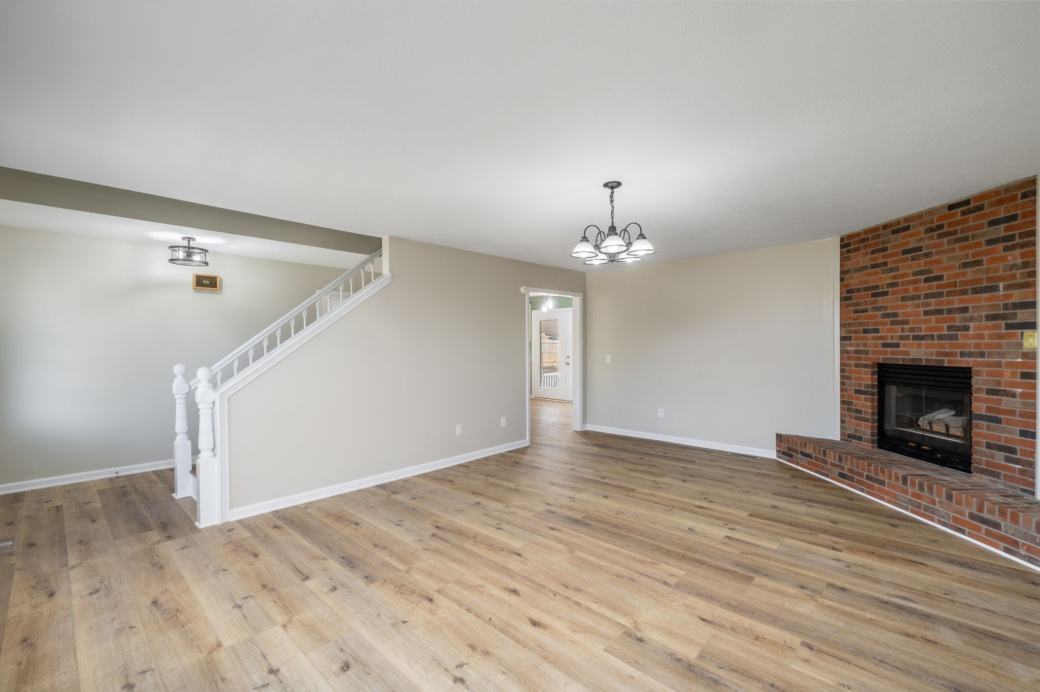 23 Oak Hill Ln Property Photo 6