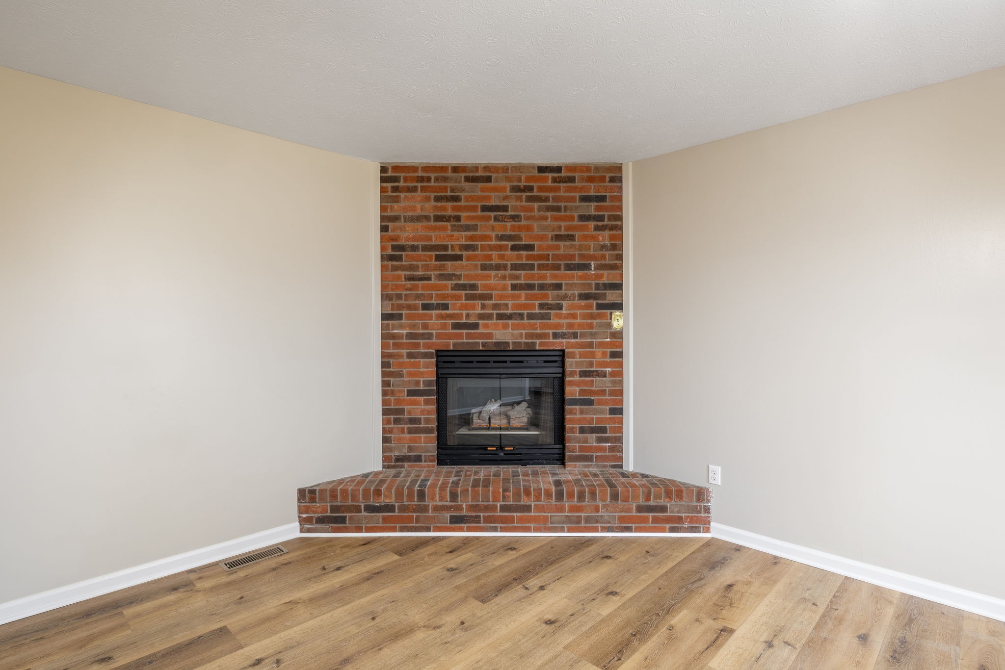 23 Oak Hill Ln Property Photo 10