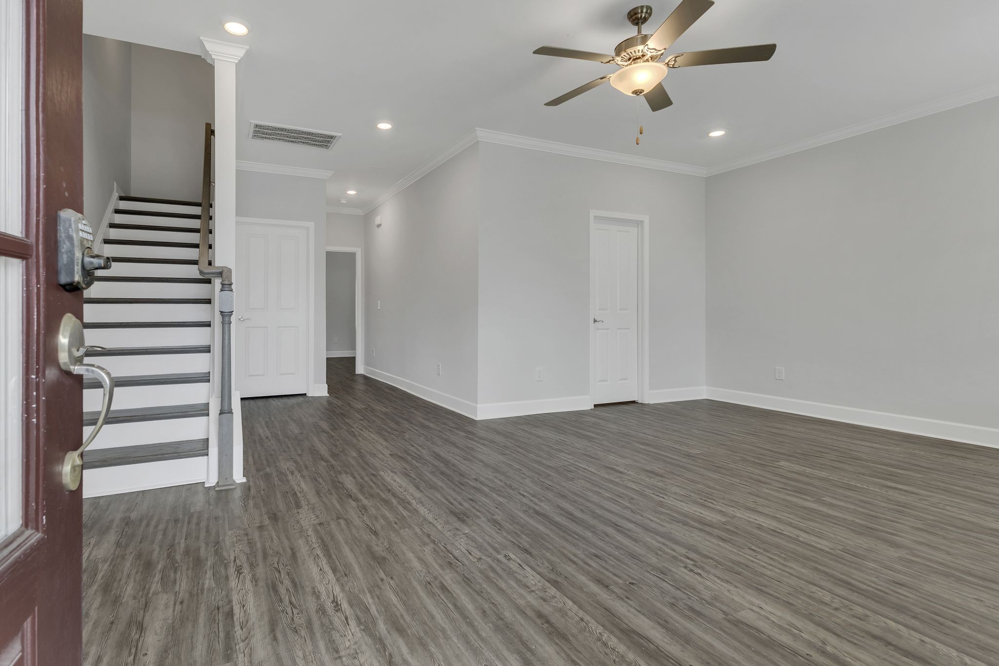 1001a 51st Ave Property Photo 3