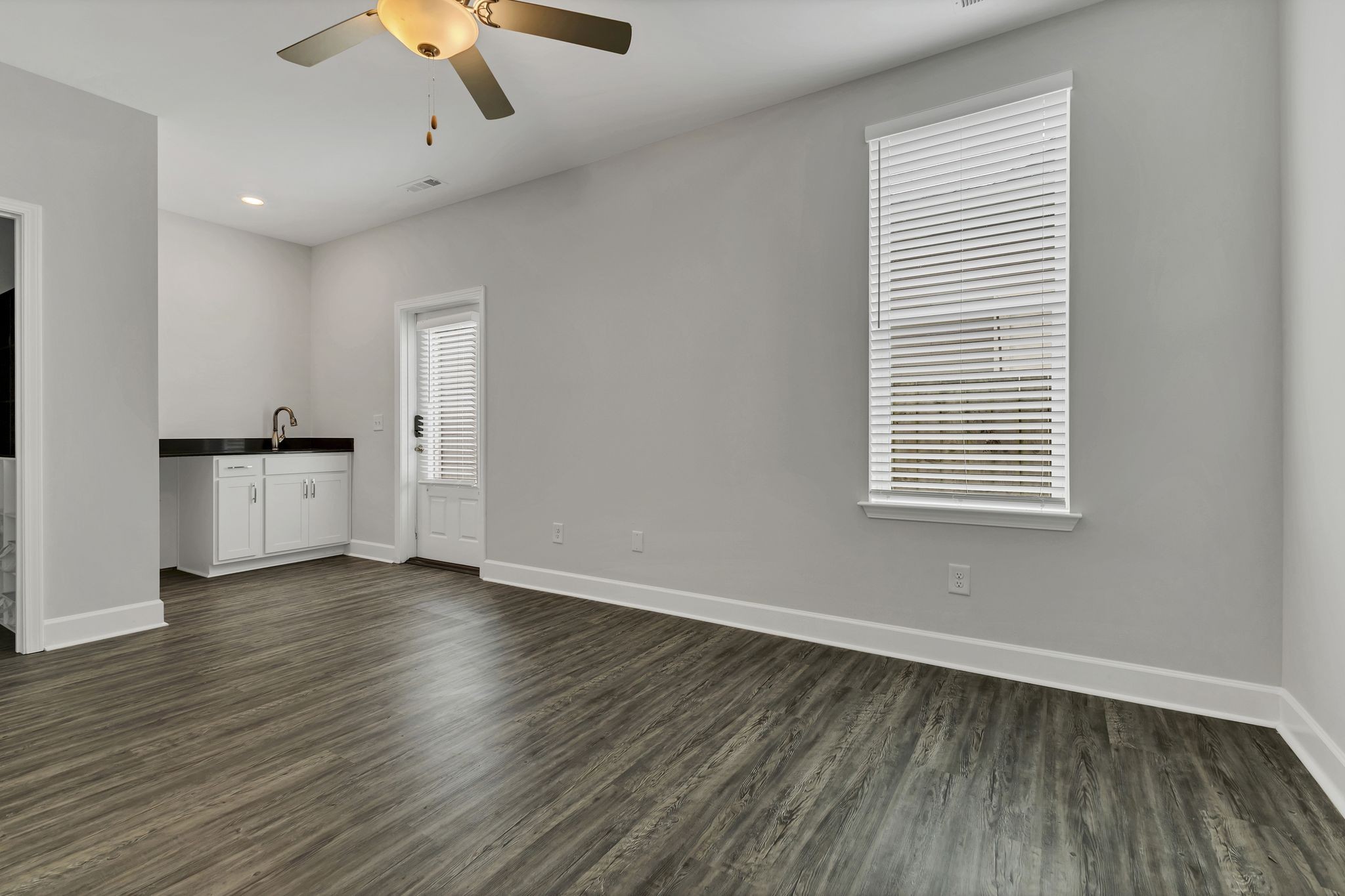 1001a 51st Ave Property Photo 6