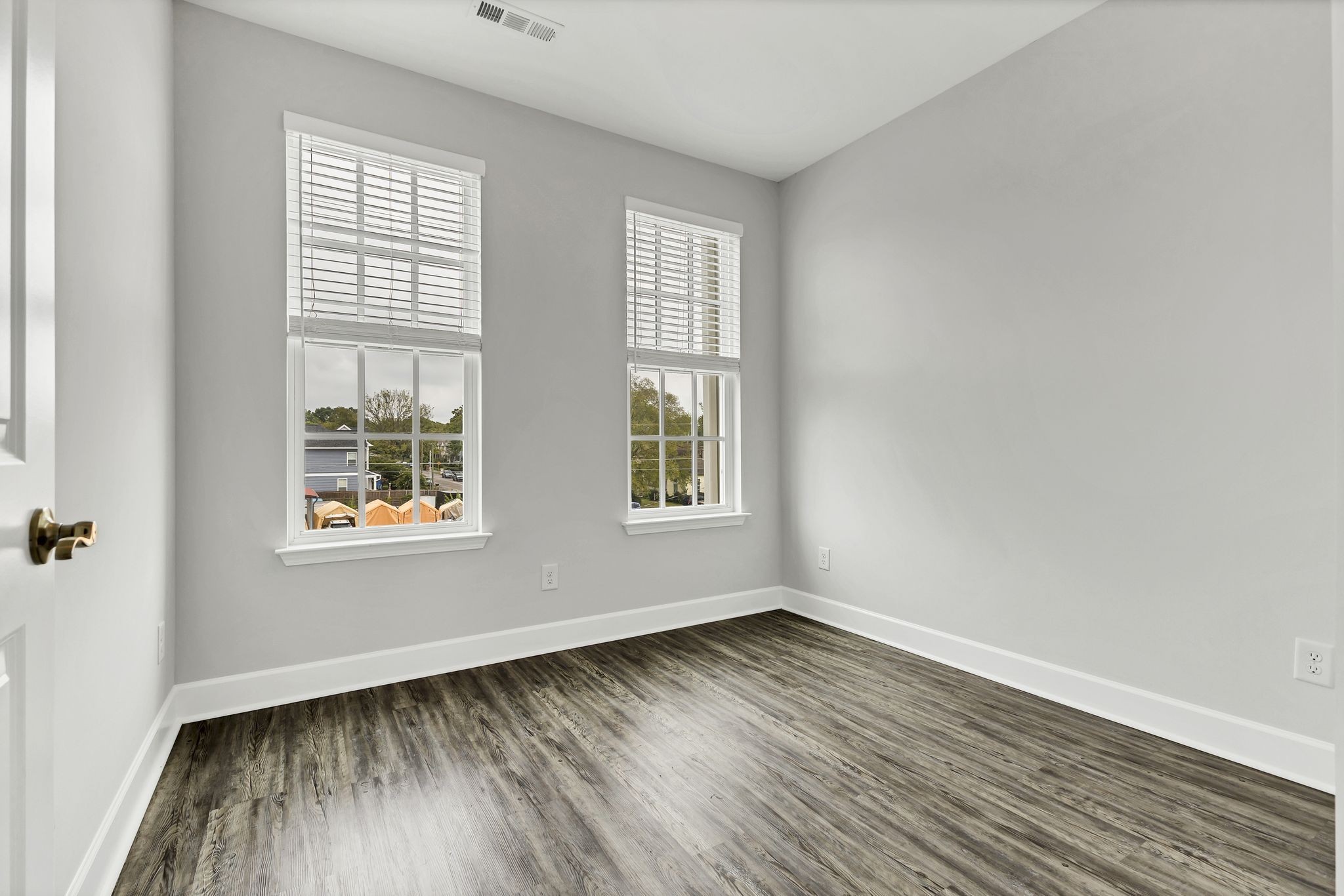 1001a 51st Ave Property Photo 23