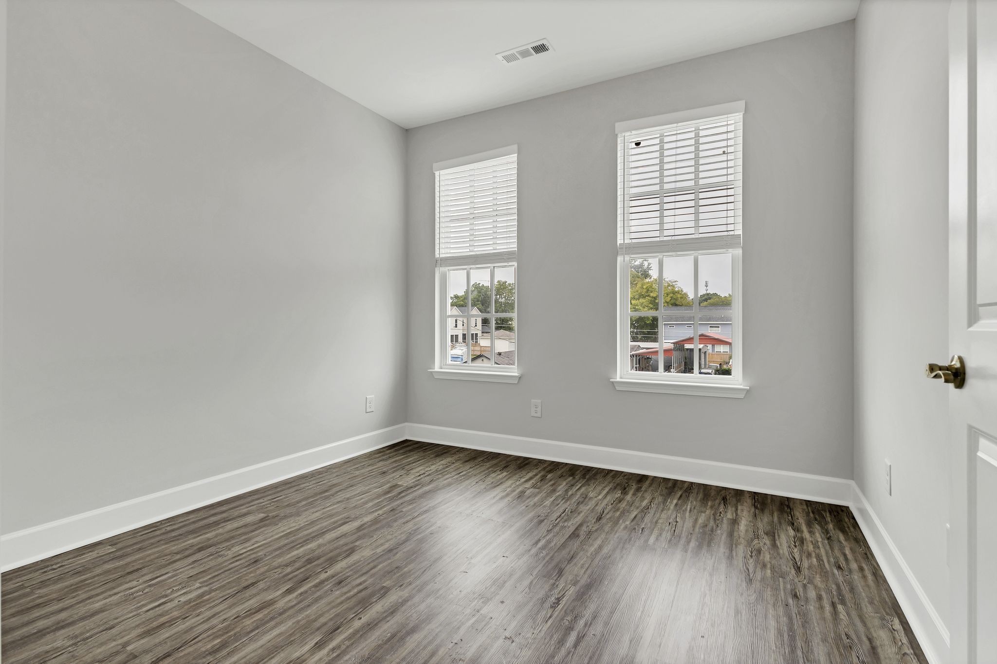 1001a 51st Ave Property Photo 25