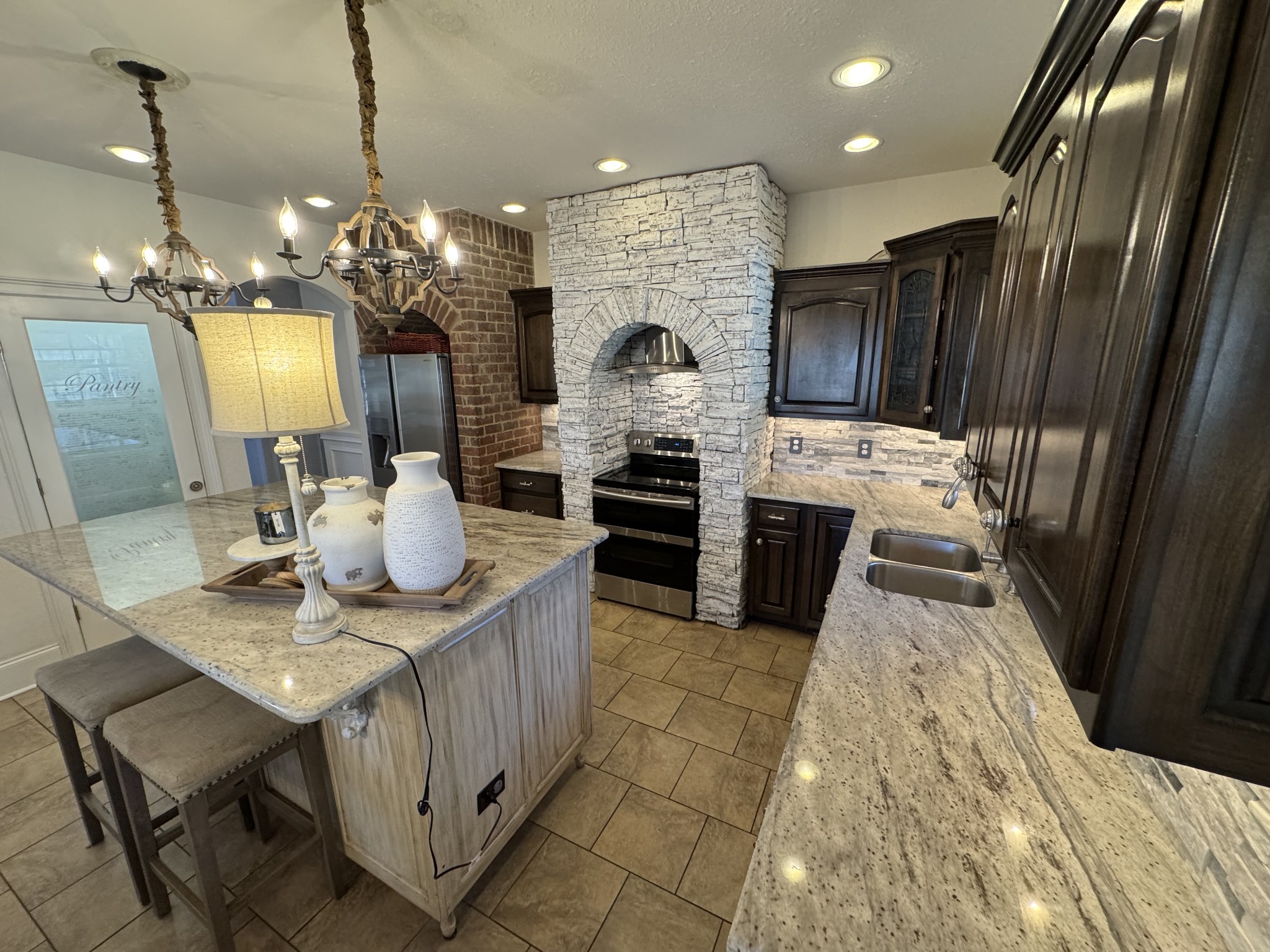2231 Tindell Ln Property Photo 10