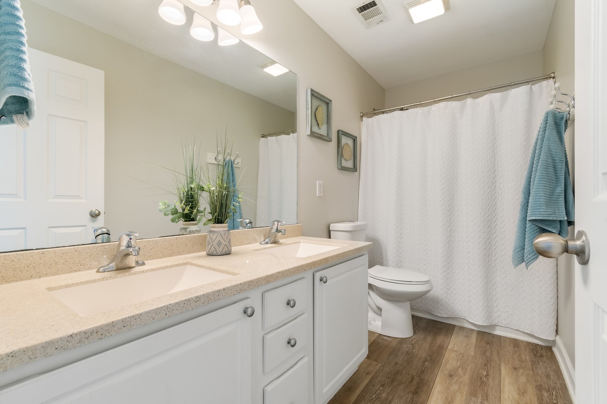1126 Waverly Pl Property Photo 34