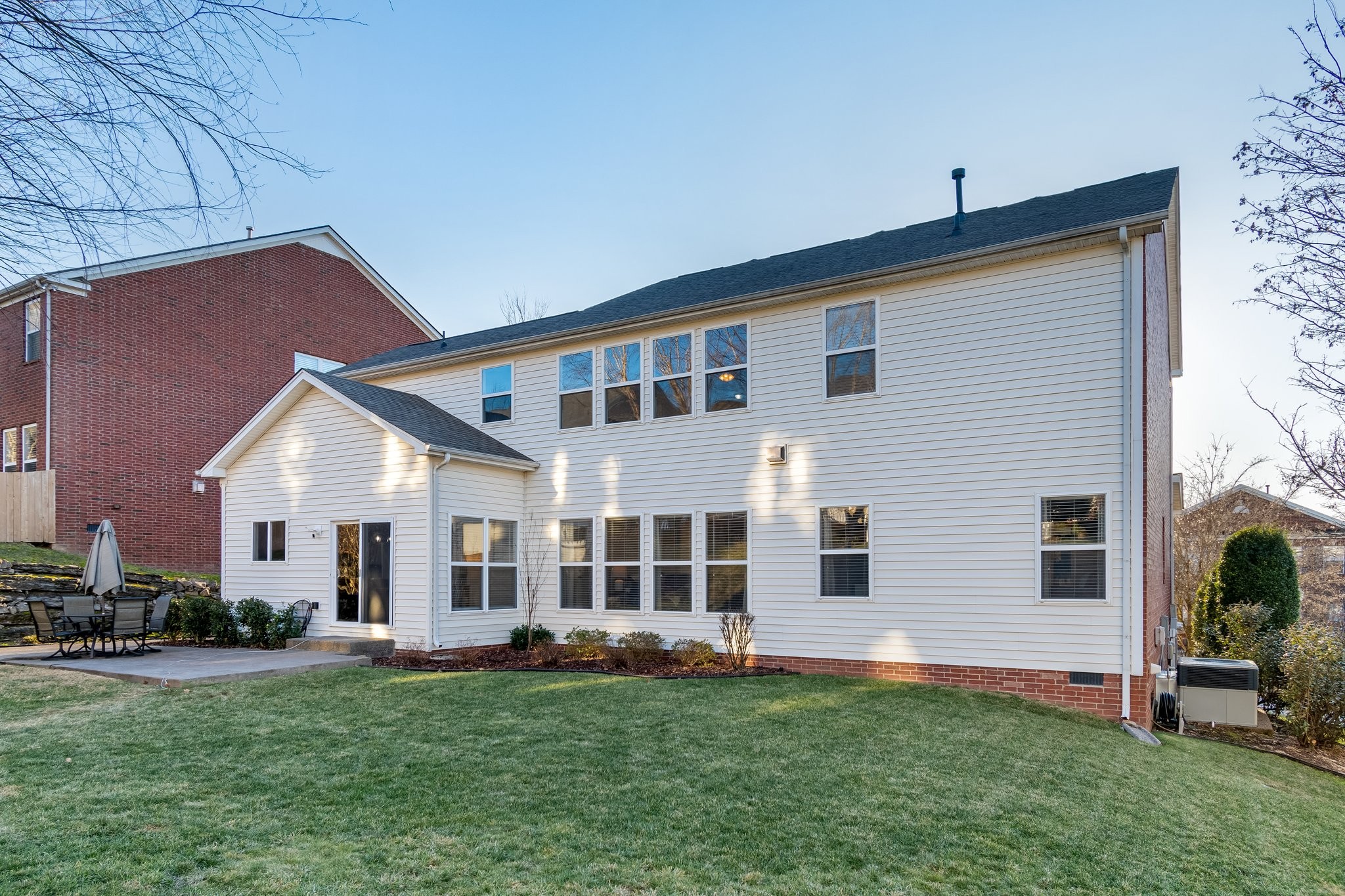 1126 Waverly Pl Property Photo 42