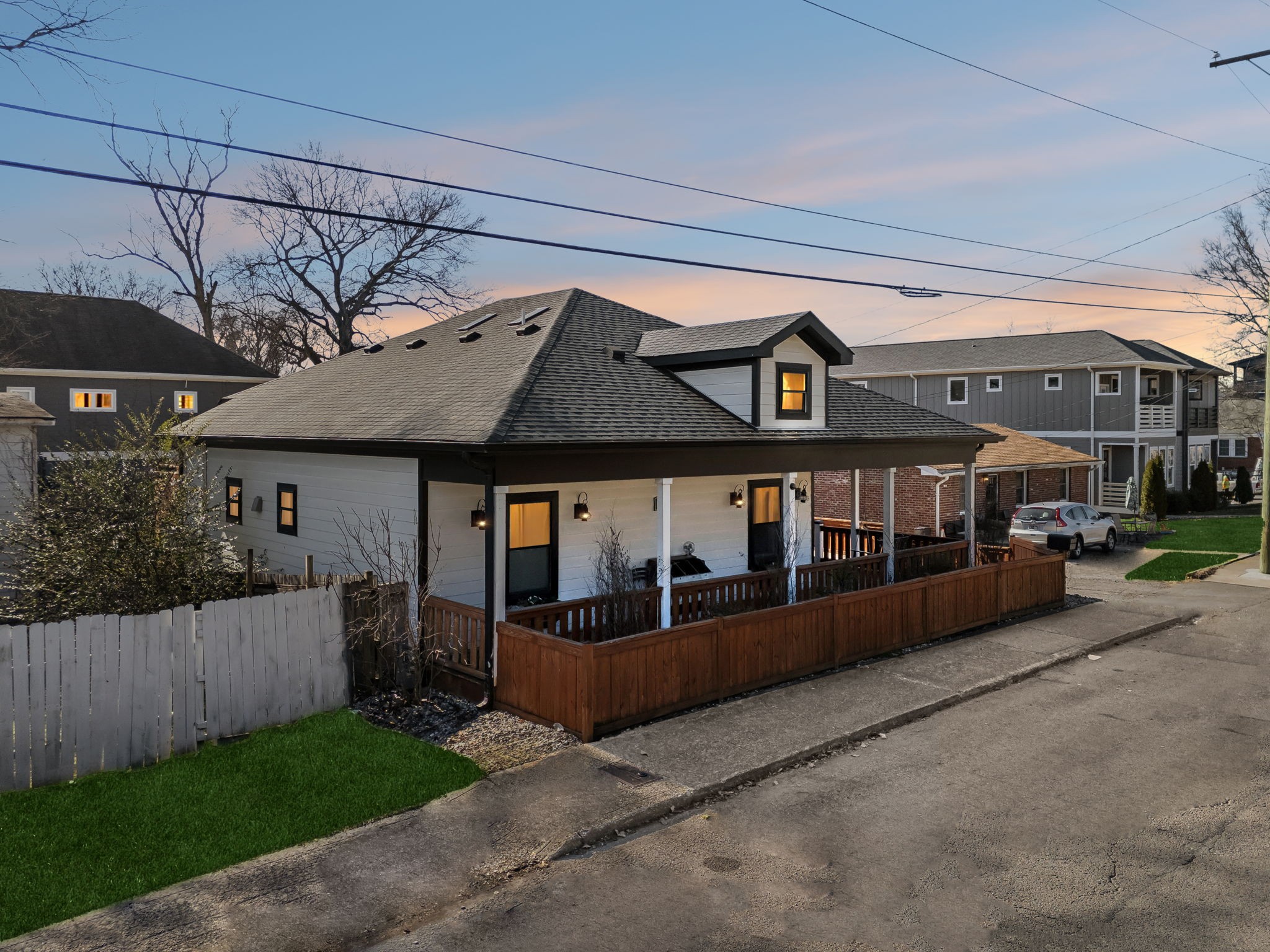 1405 Clay St Property Photo 1