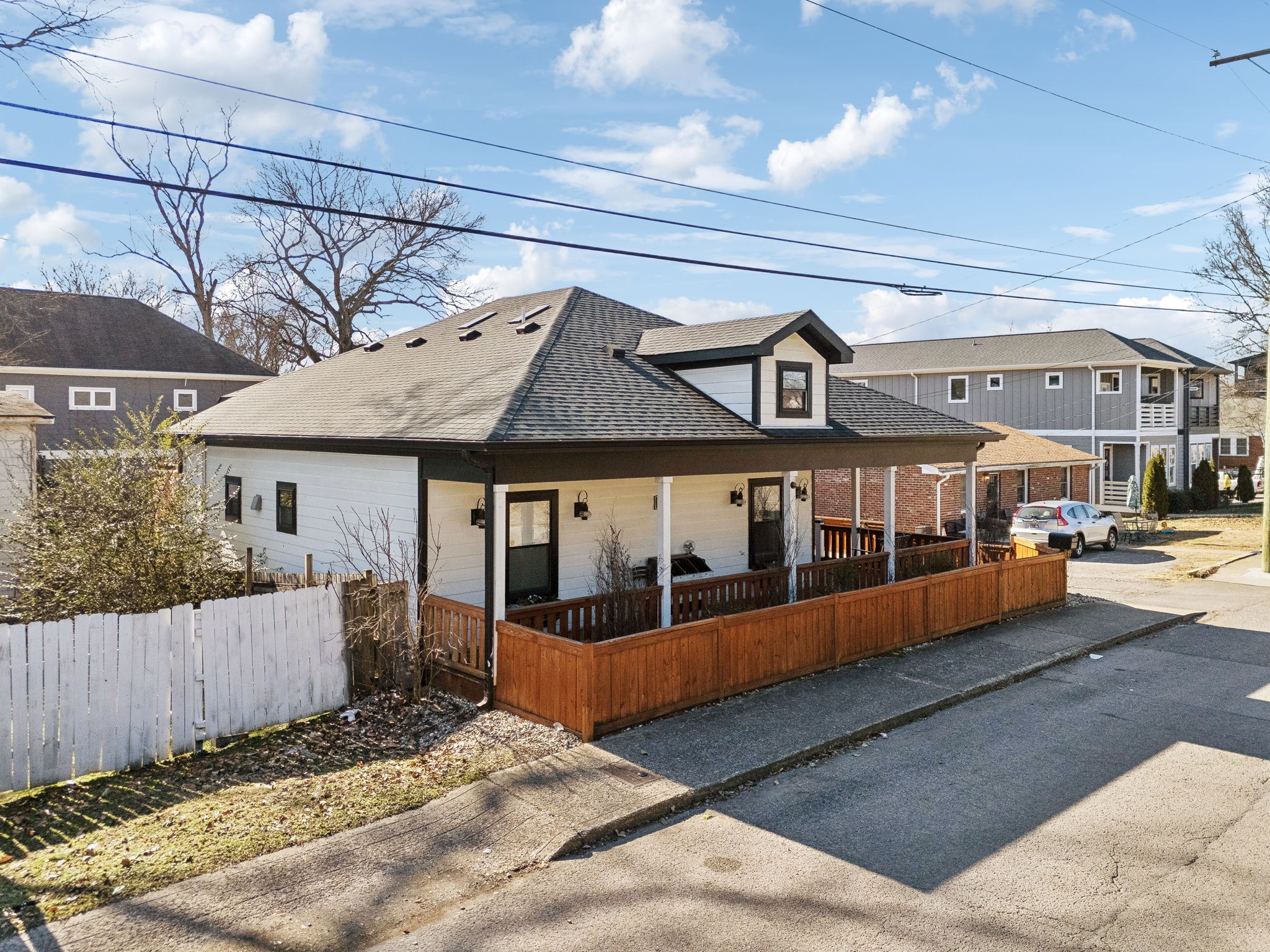 1405 Clay St Property Photo 29