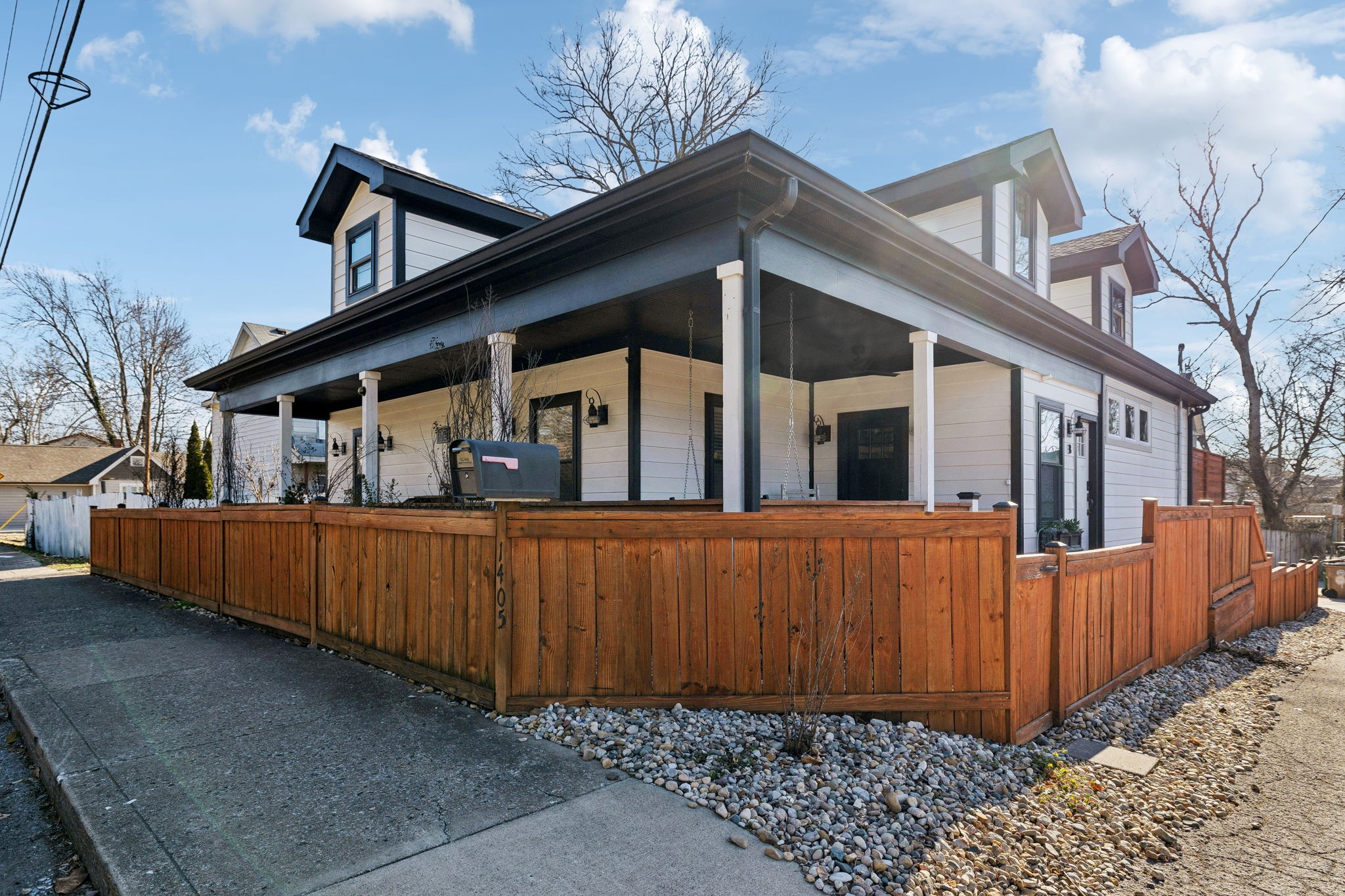 1405 Clay St Property Photo 31