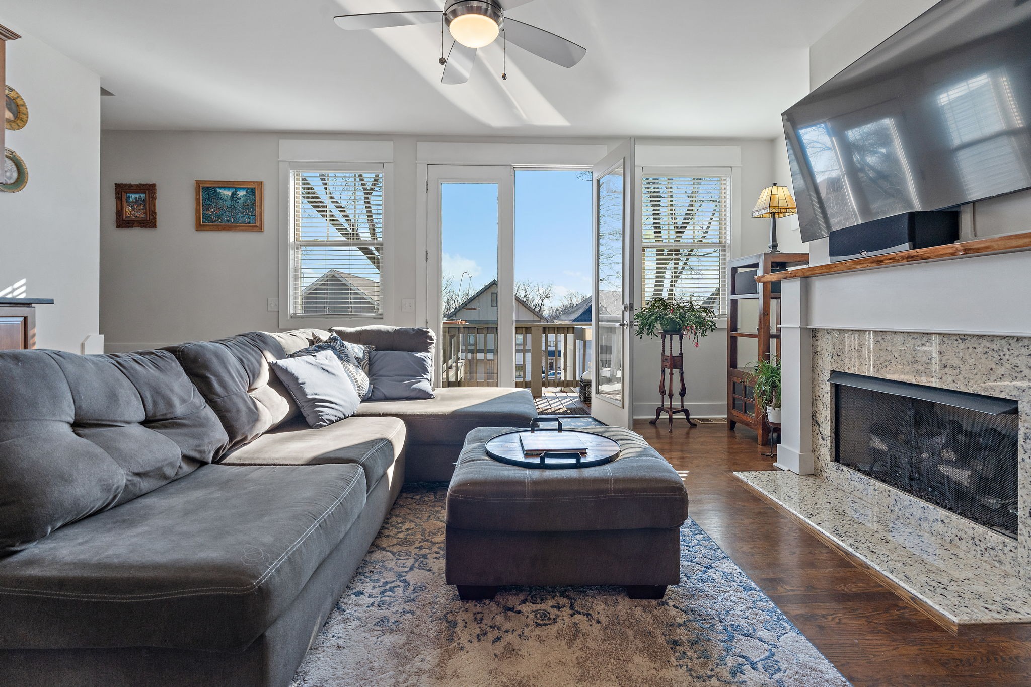 2022 Straightway Ave Property Photo 3