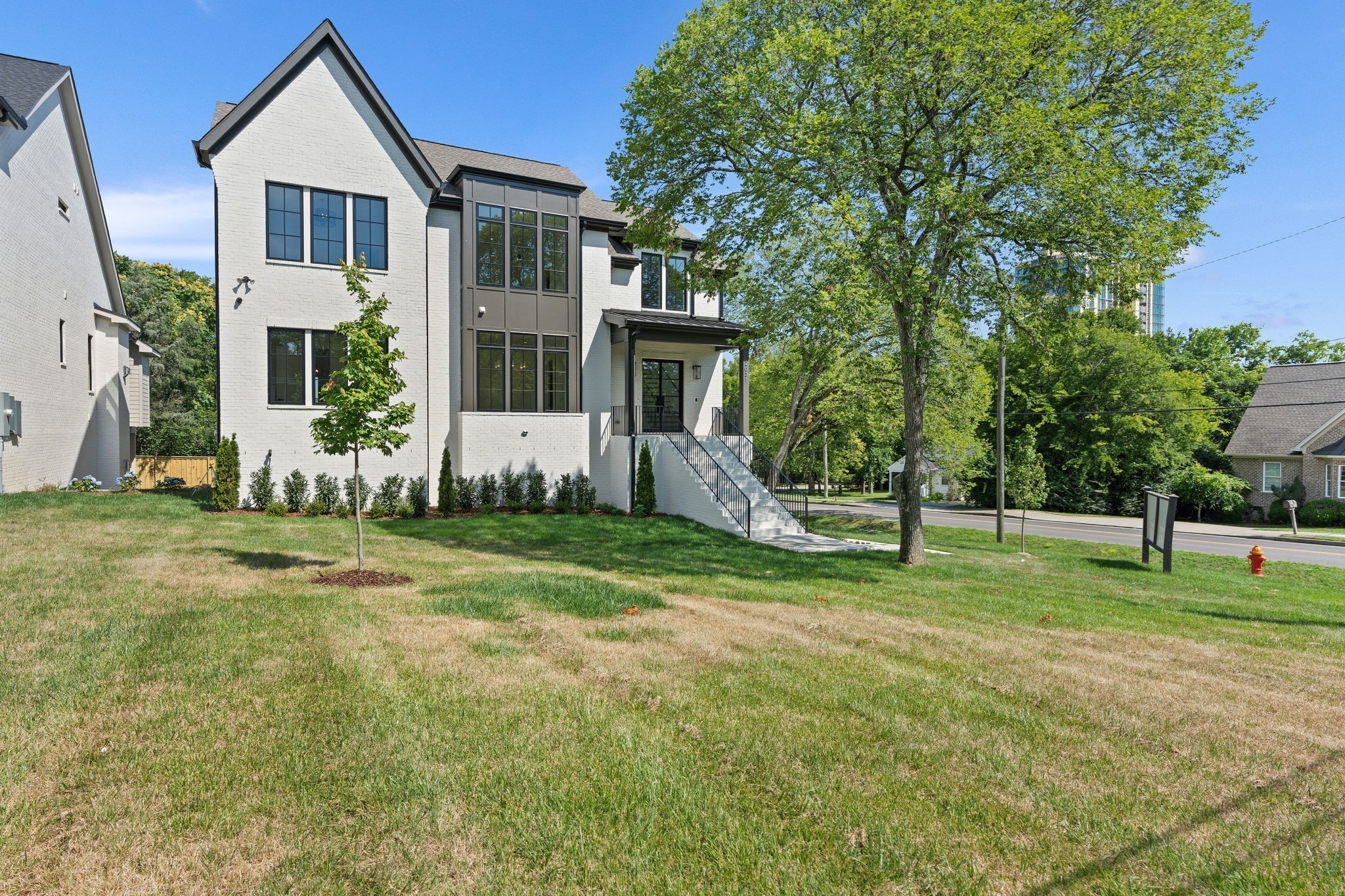2031 Overhill Drive Property Photo 2