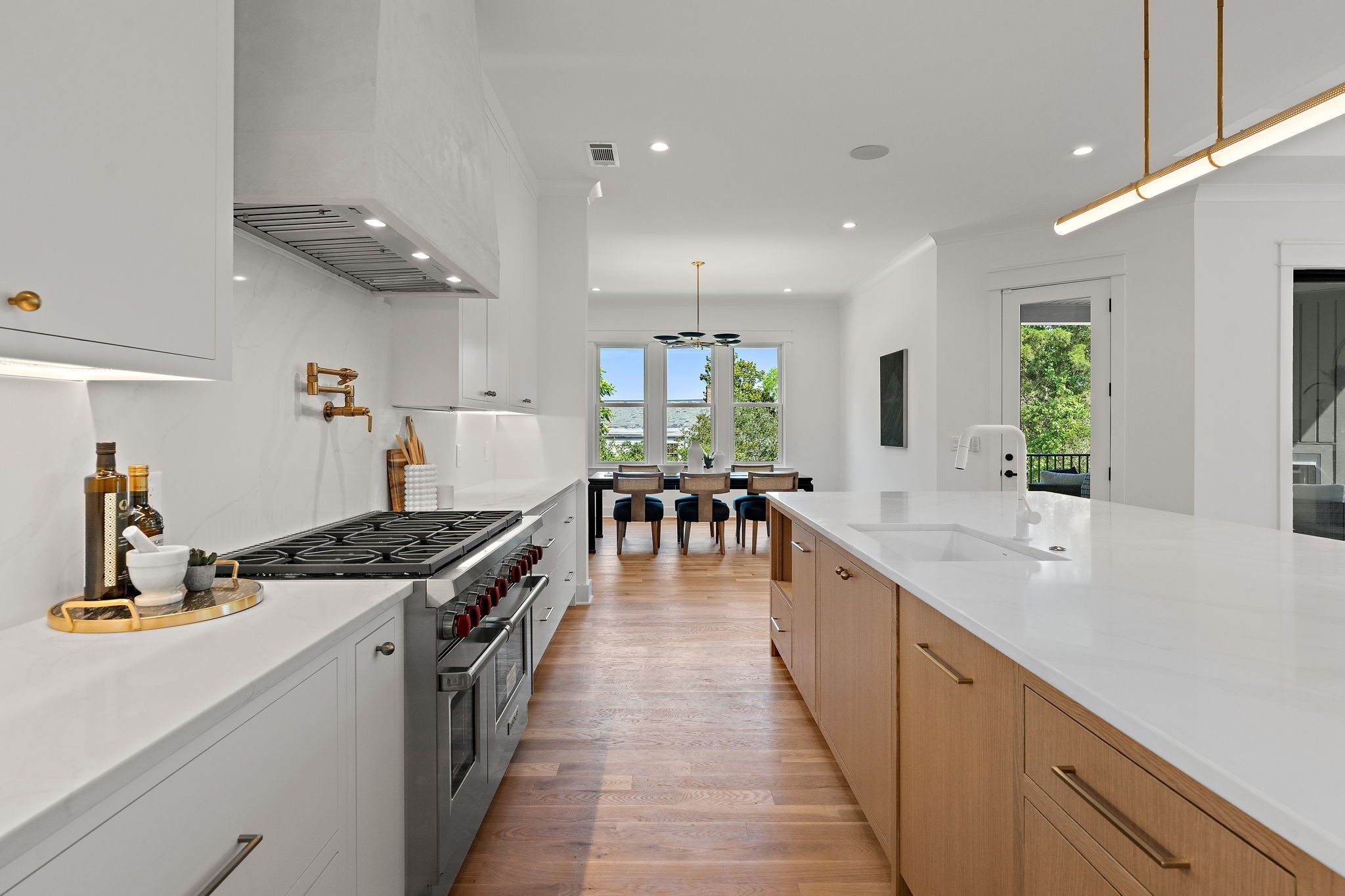 2031 Overhill Drive Property Photo 12