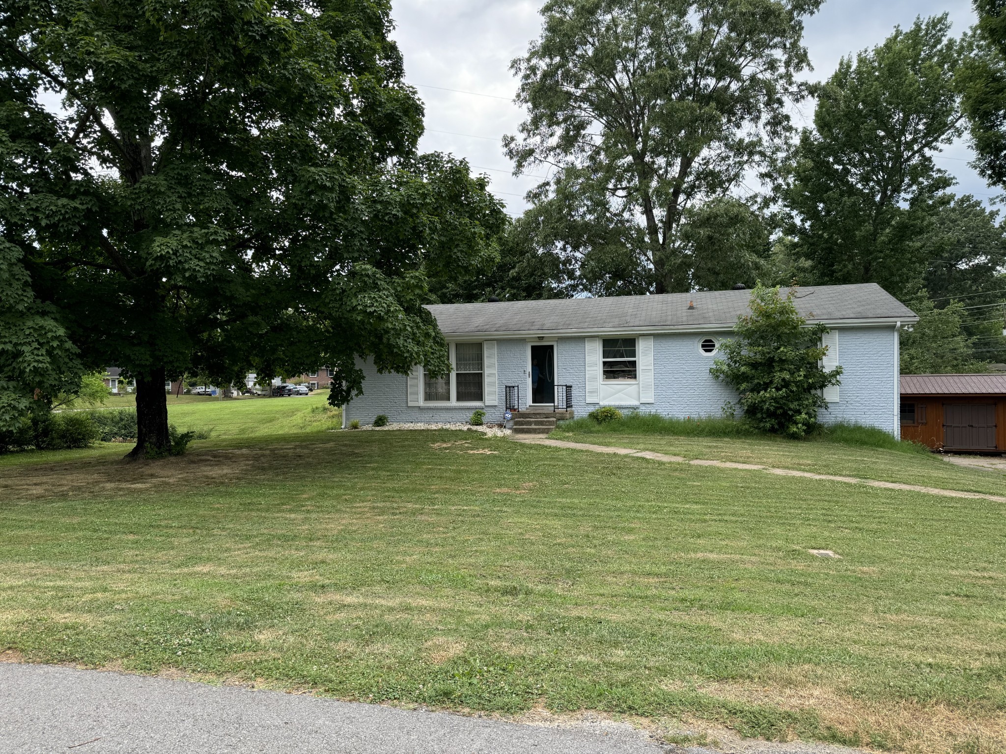 136 Kingswood Dr Property Photo 2