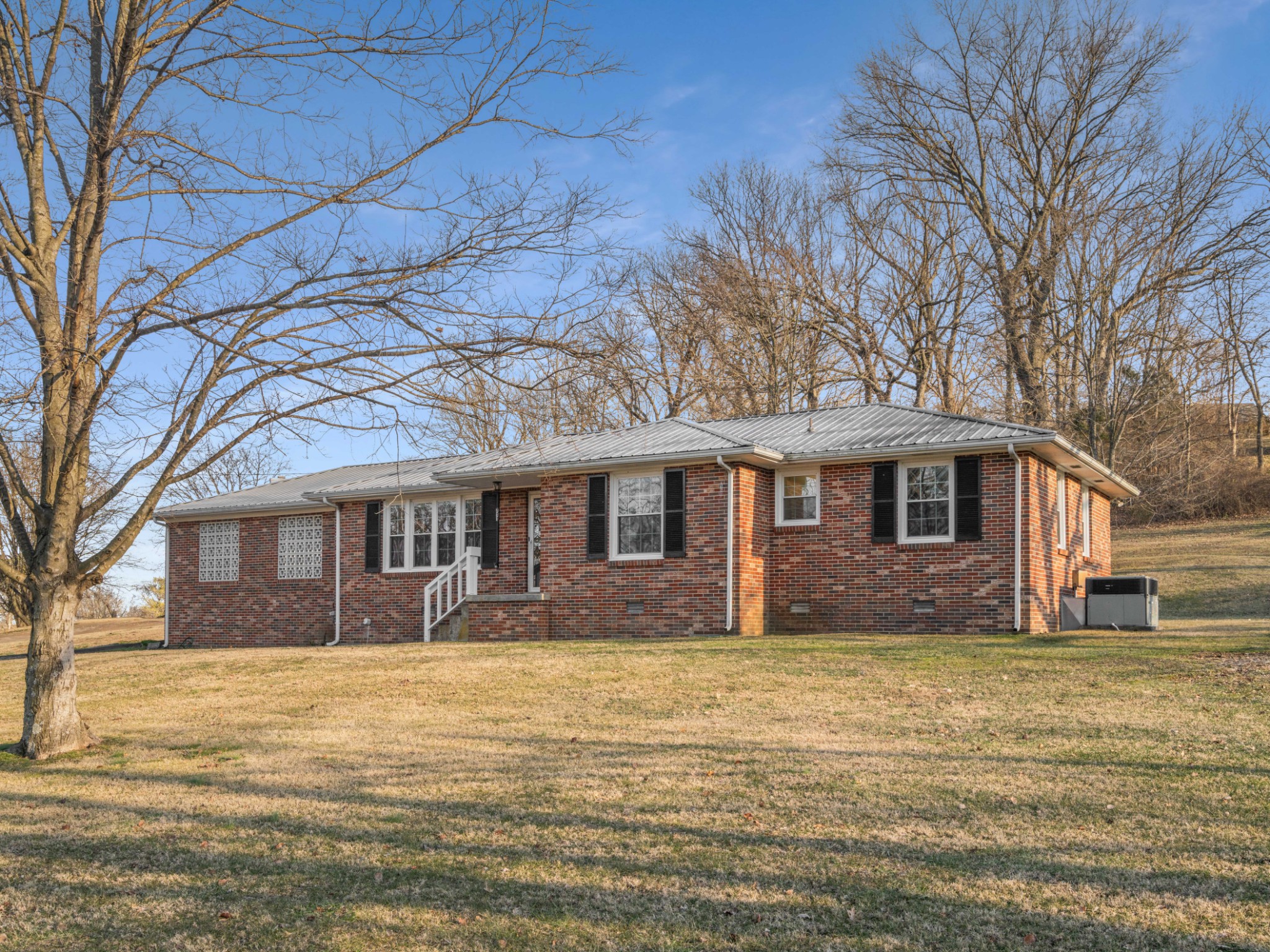 711 Pleasantwood Dr Property Photo 1