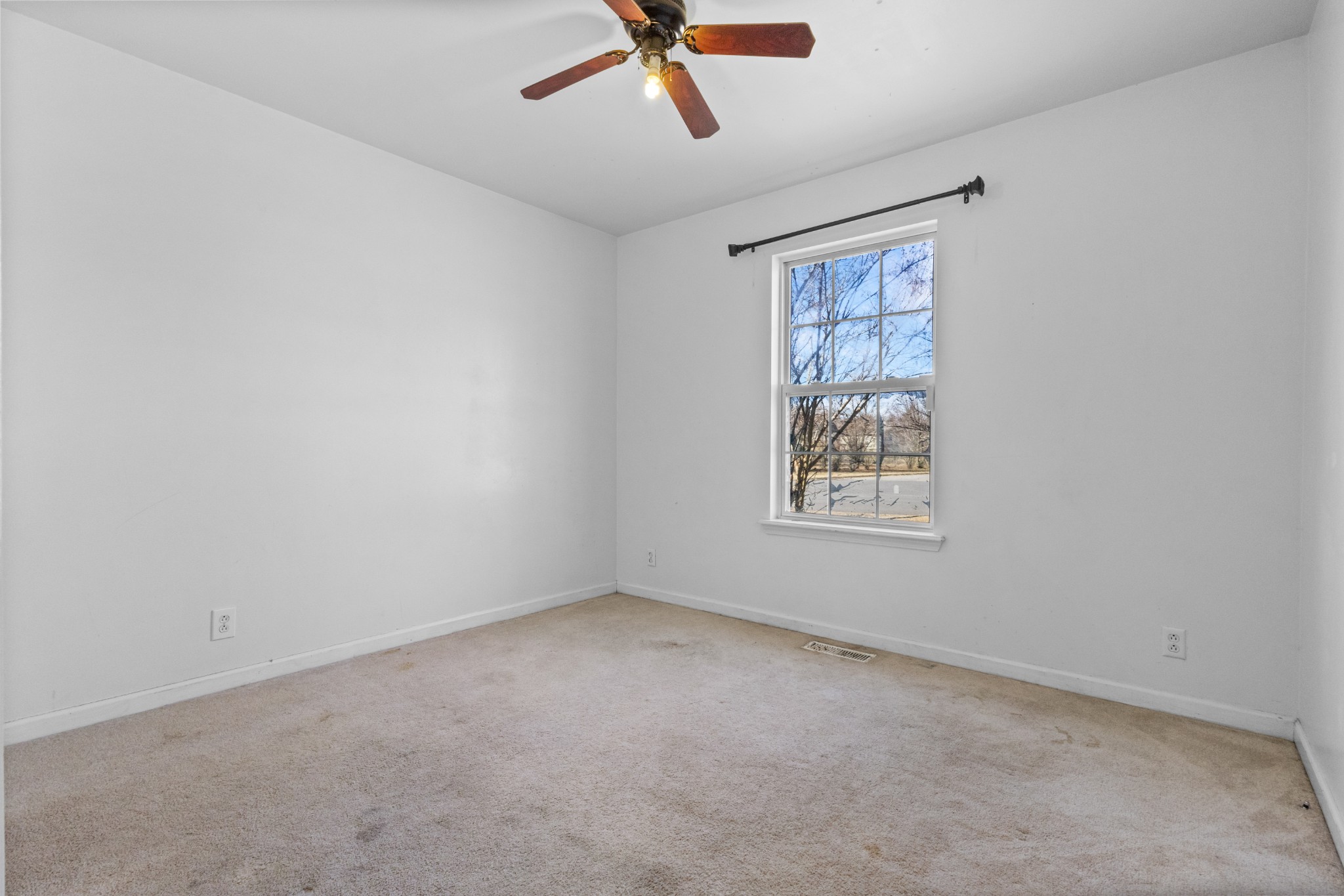 256 Golden Pond Ave Property Photo 17