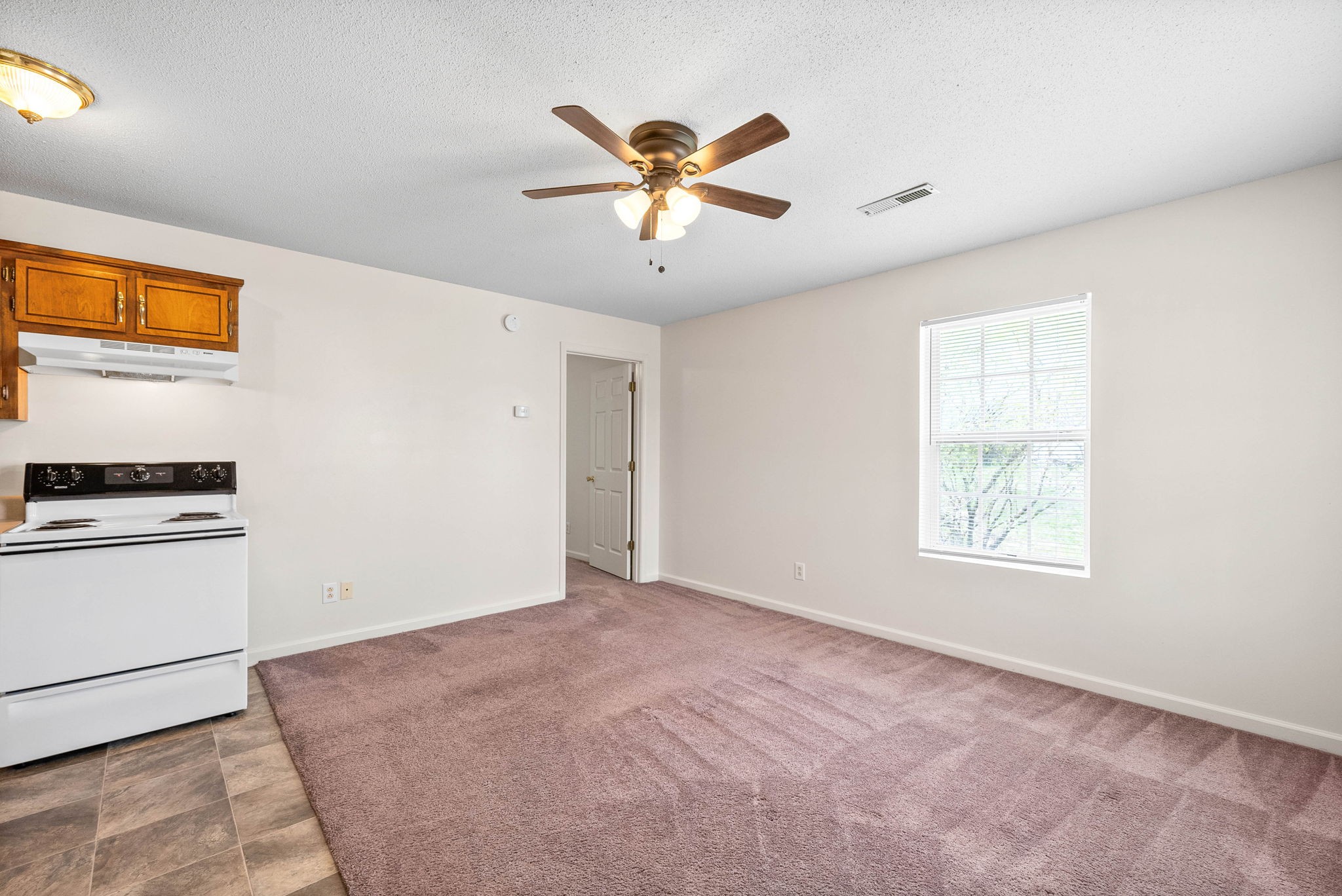 3244 Tower Dr Property Photo 5
