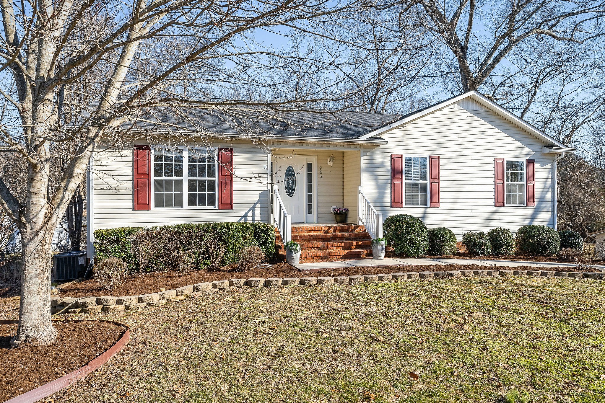 945 Morningside Dr Property Photo 1
