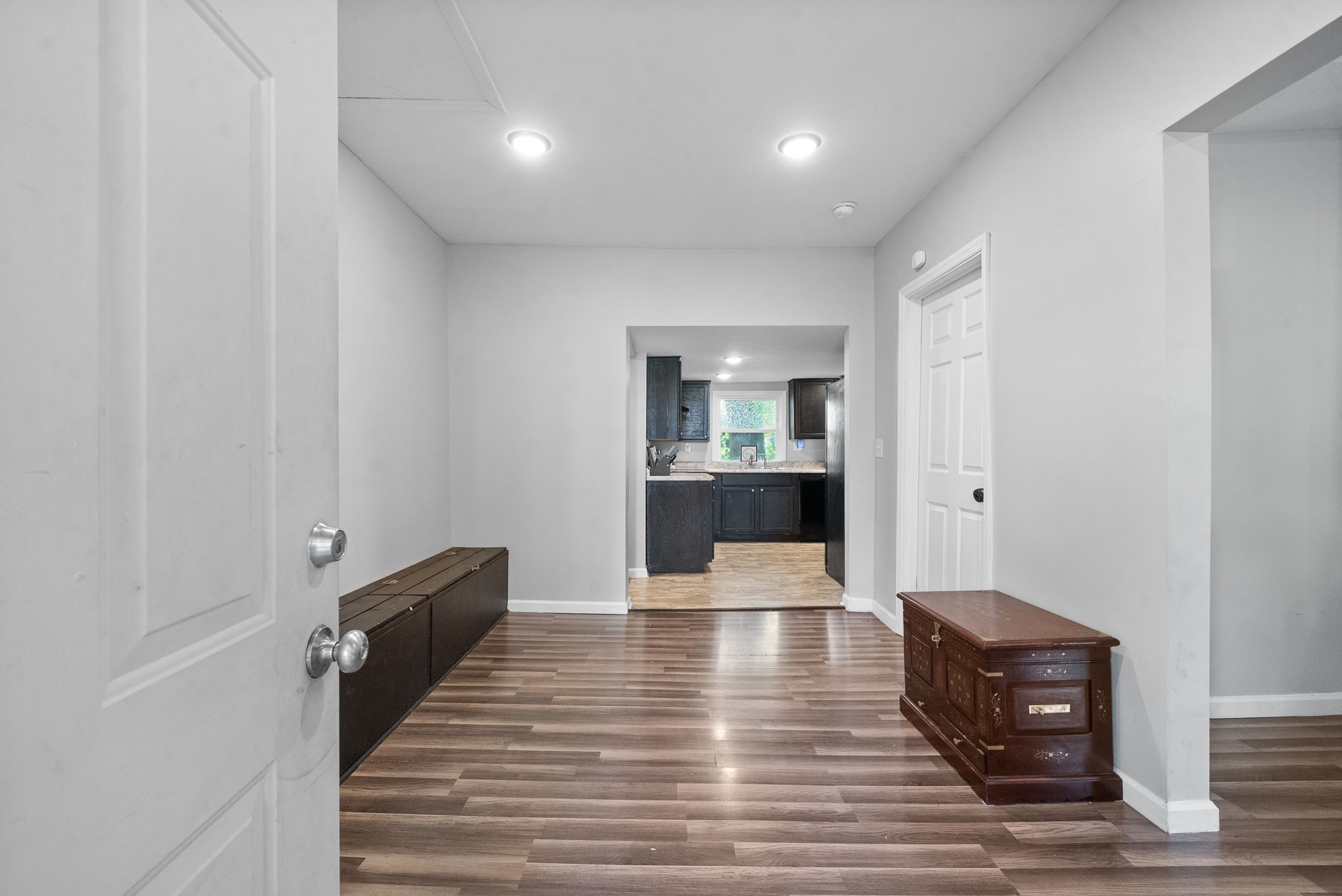 331 Glenn St Property Photo 3
