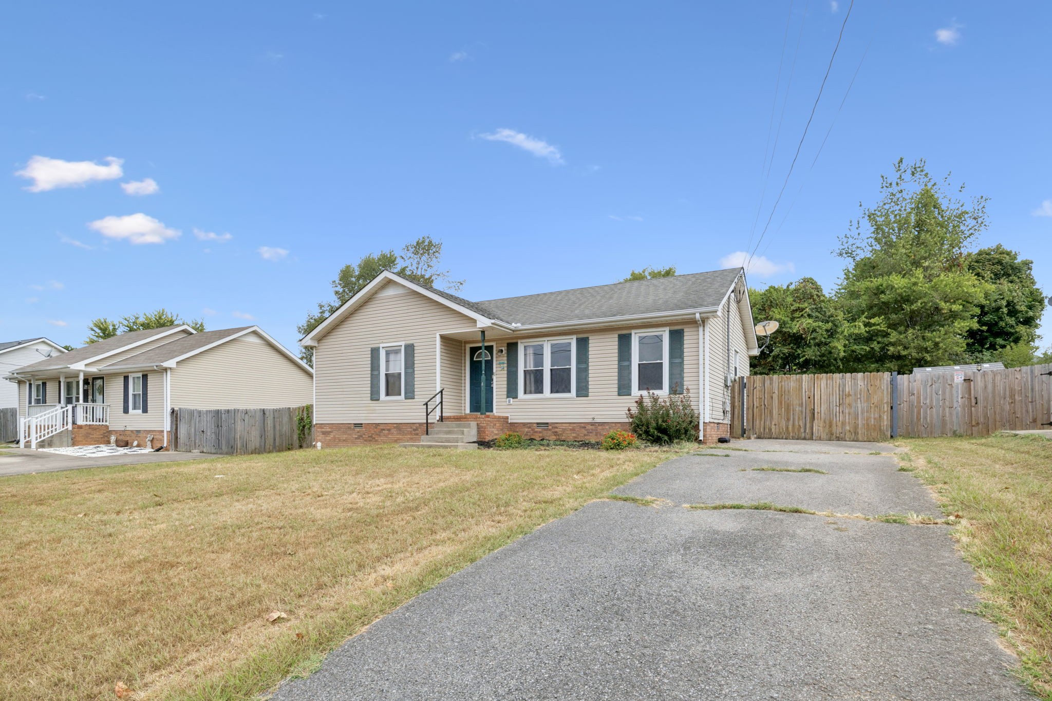 943 Princeton Dr Property Photo 1