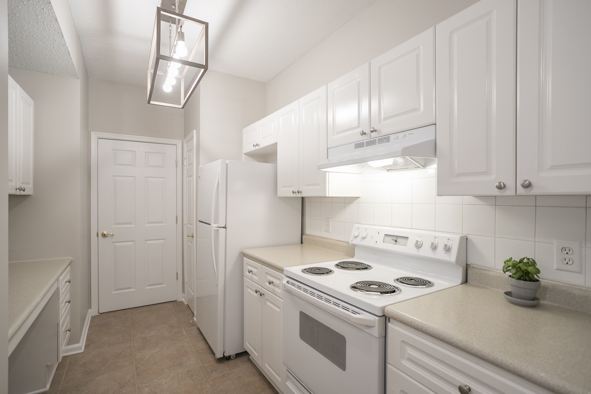 2025 Woodmont Blvd Property Photo 6