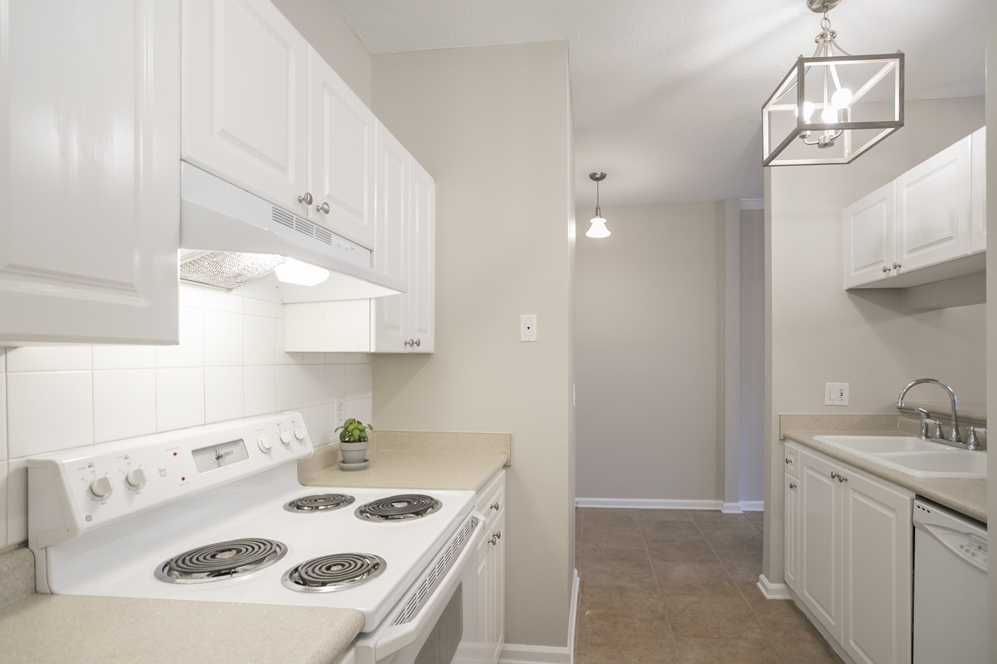 2025 Woodmont Blvd Property Photo 7