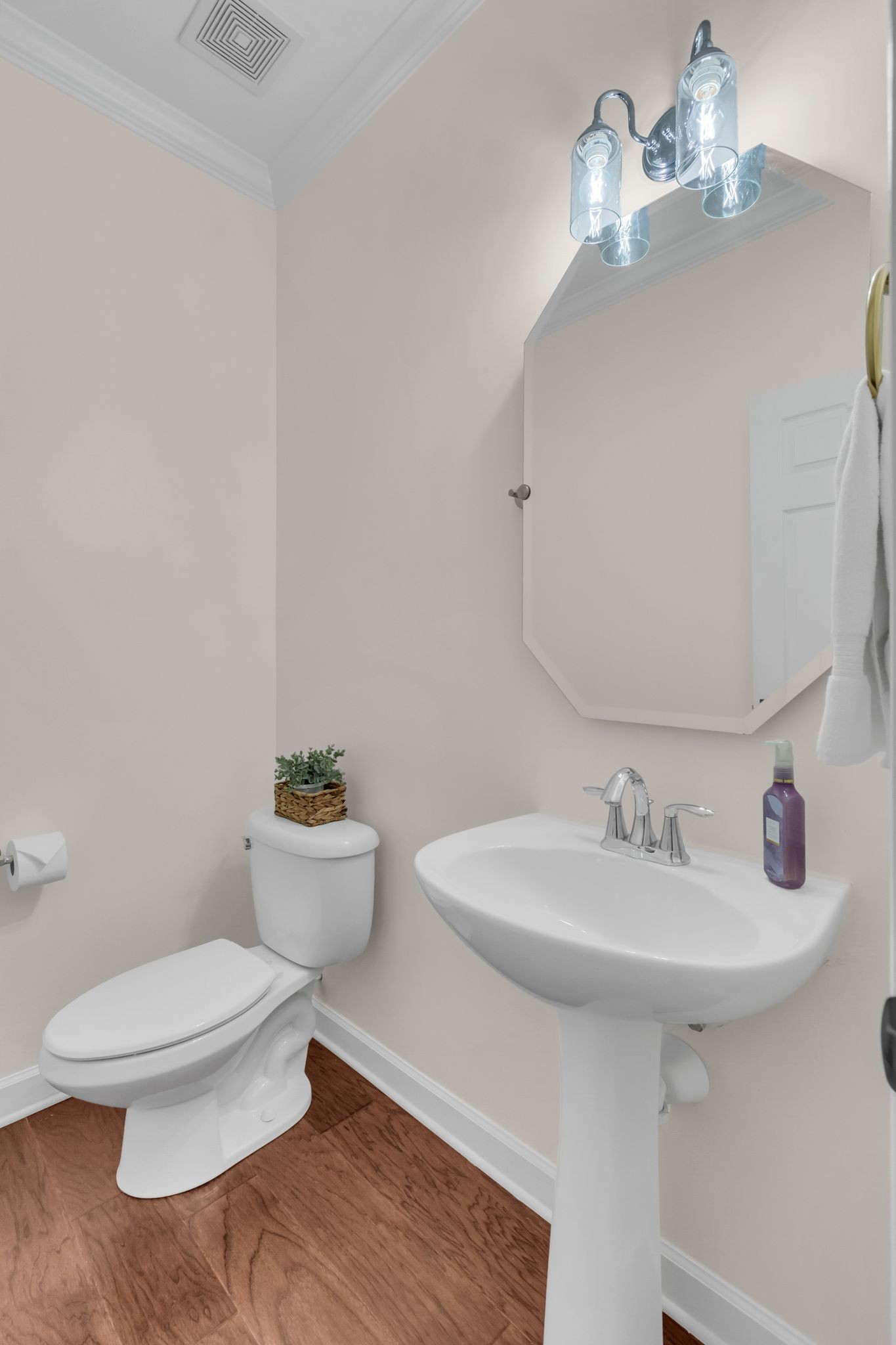 1418 Chantilly Ln Property Photo 14