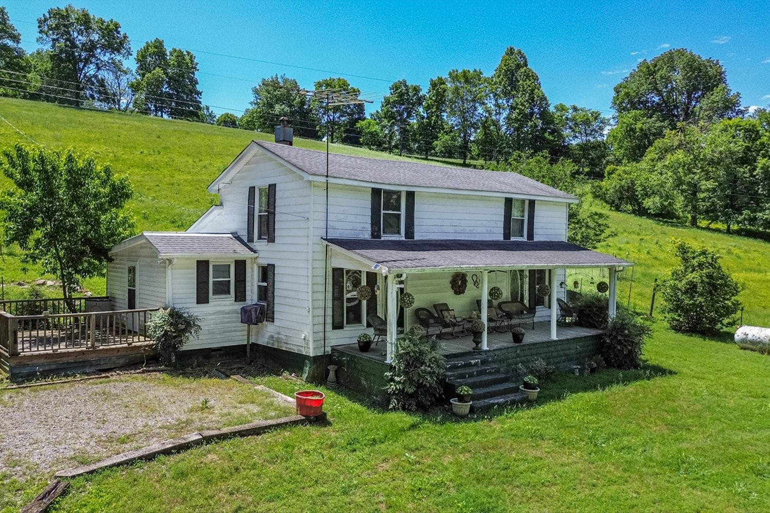 2031 Simmons Ridge Rd Property Photo 2