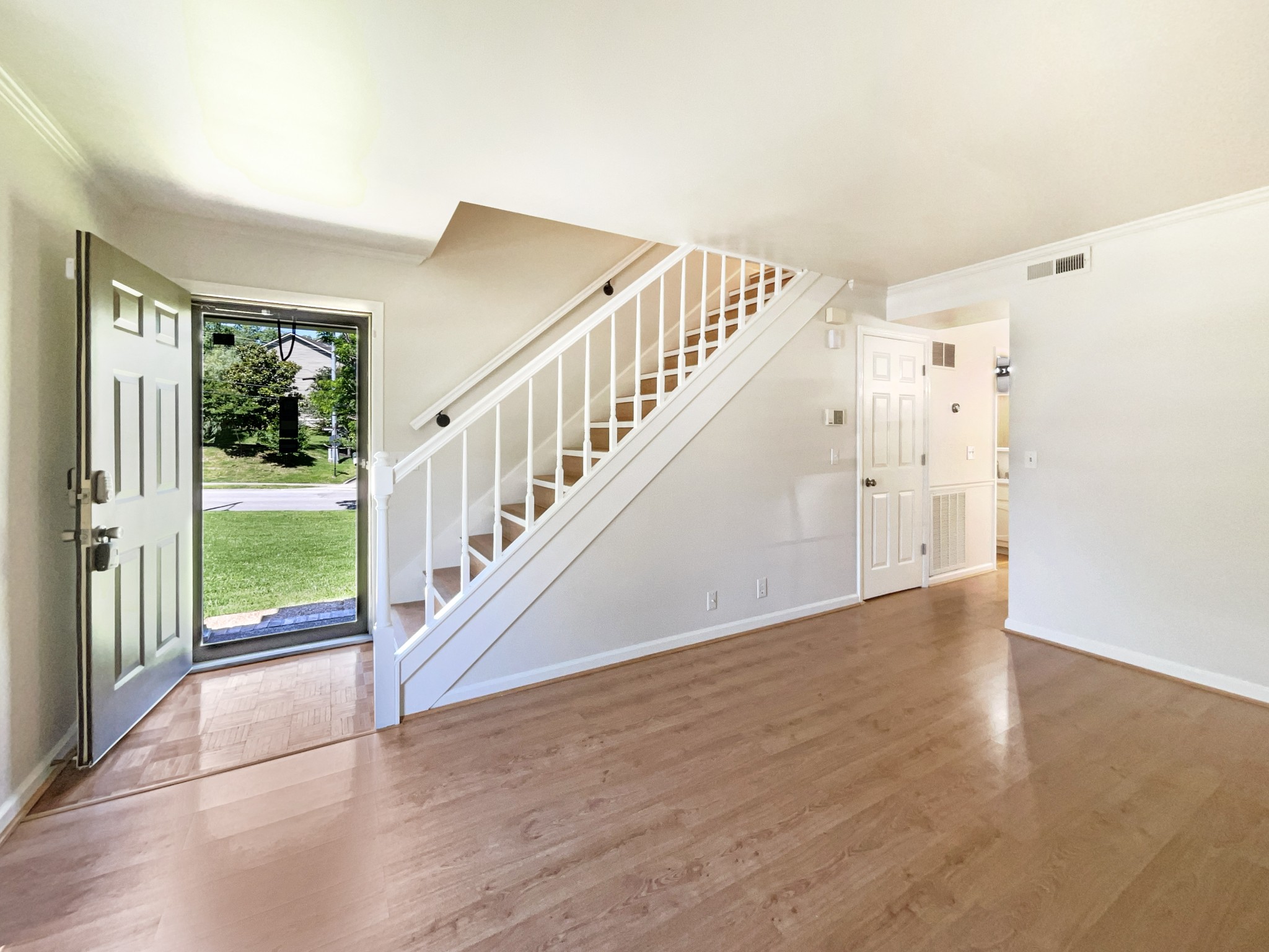 112 Northcrest Ct Property Photo 3