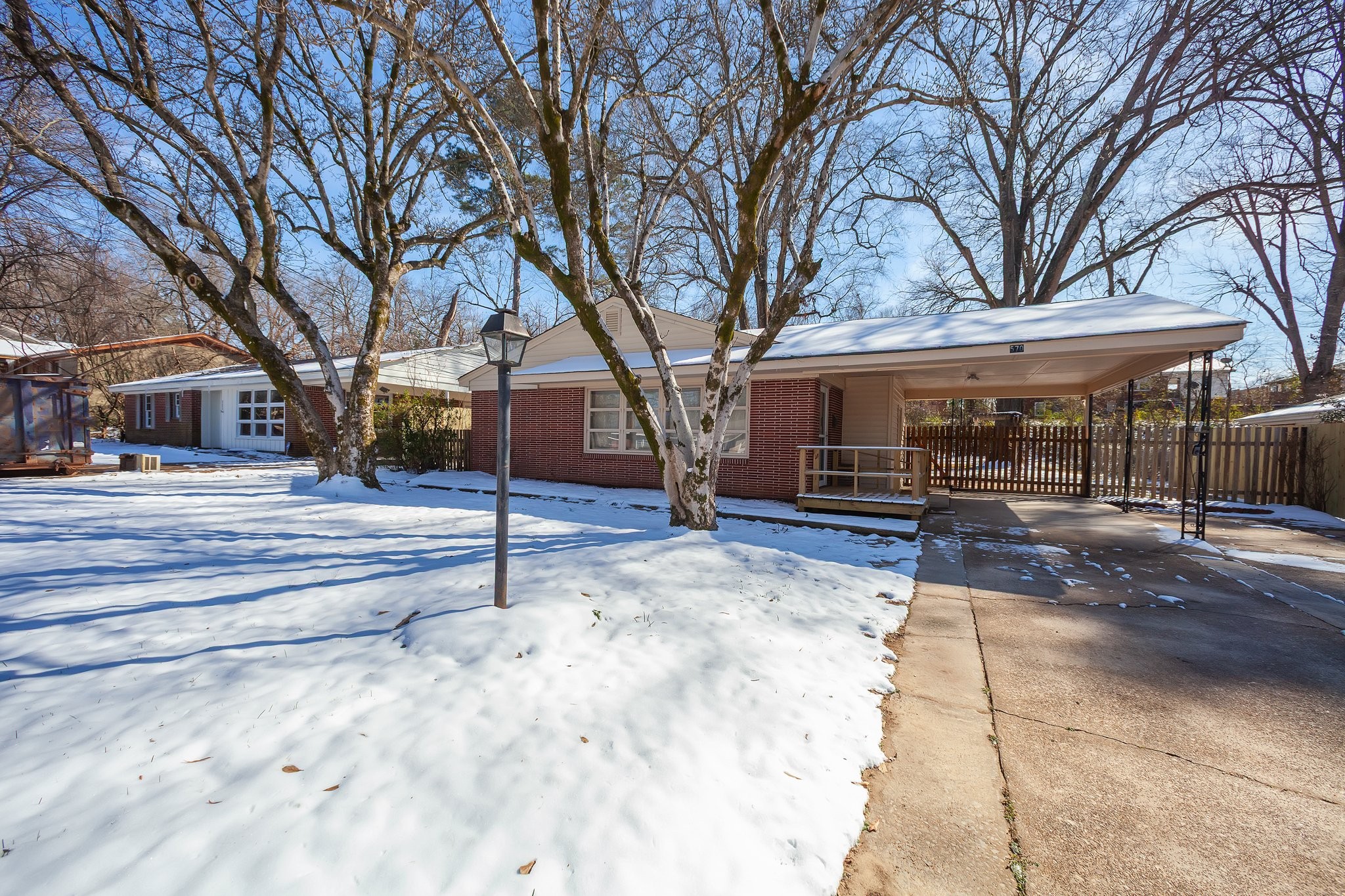 570 Westmoreland Pl Property Photo 3