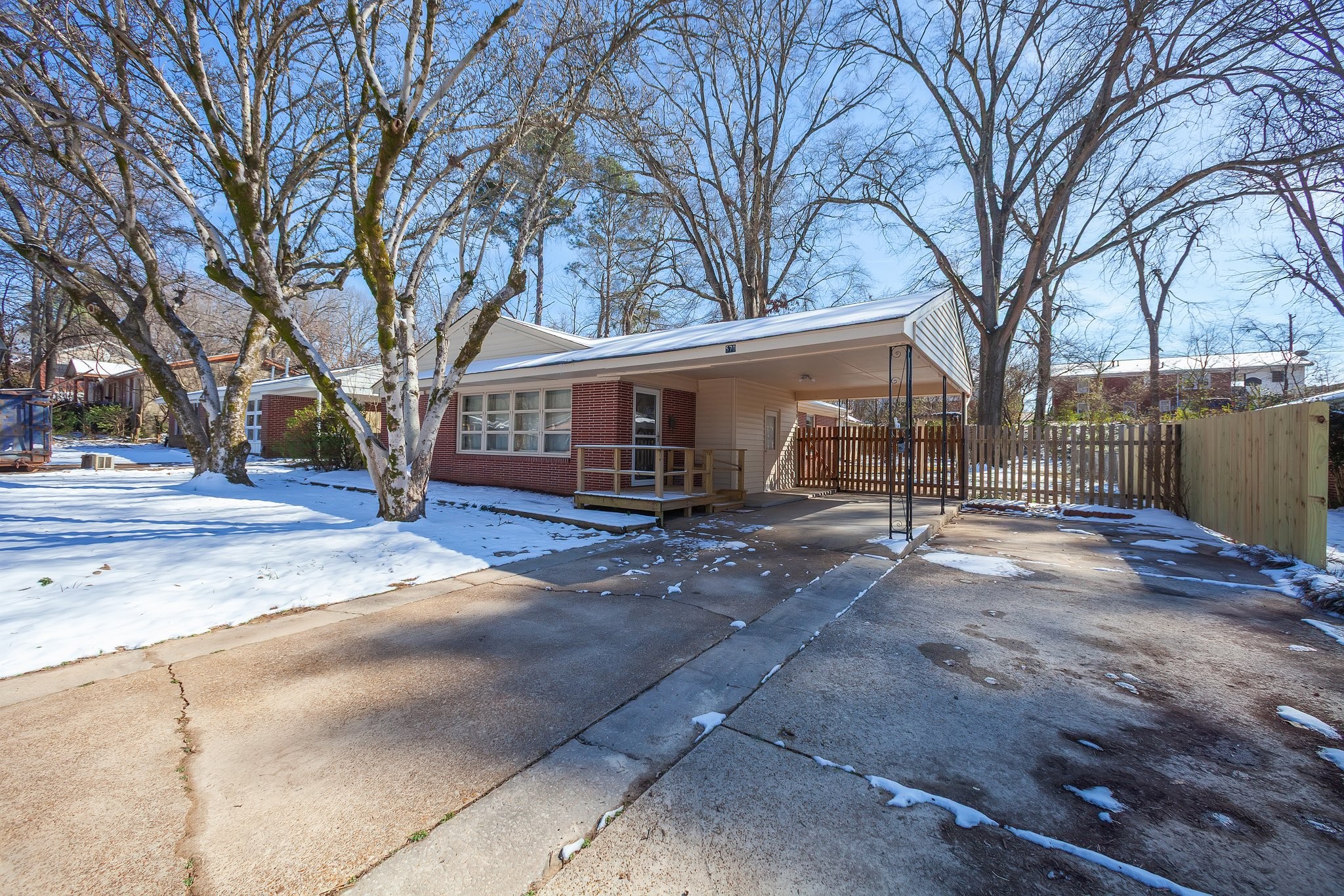570 Westmoreland Pl Property Photo 4