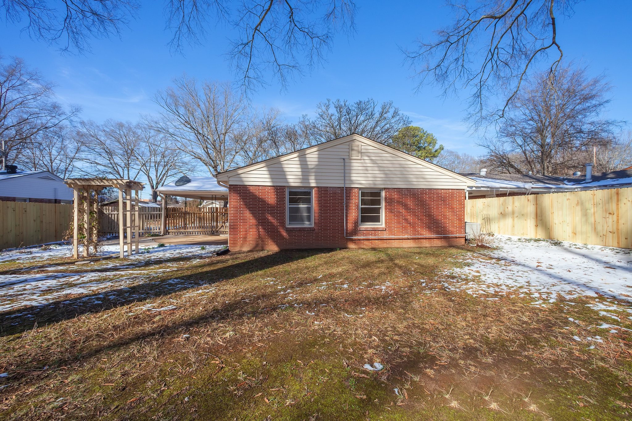 570 Westmoreland Pl Property Photo 5