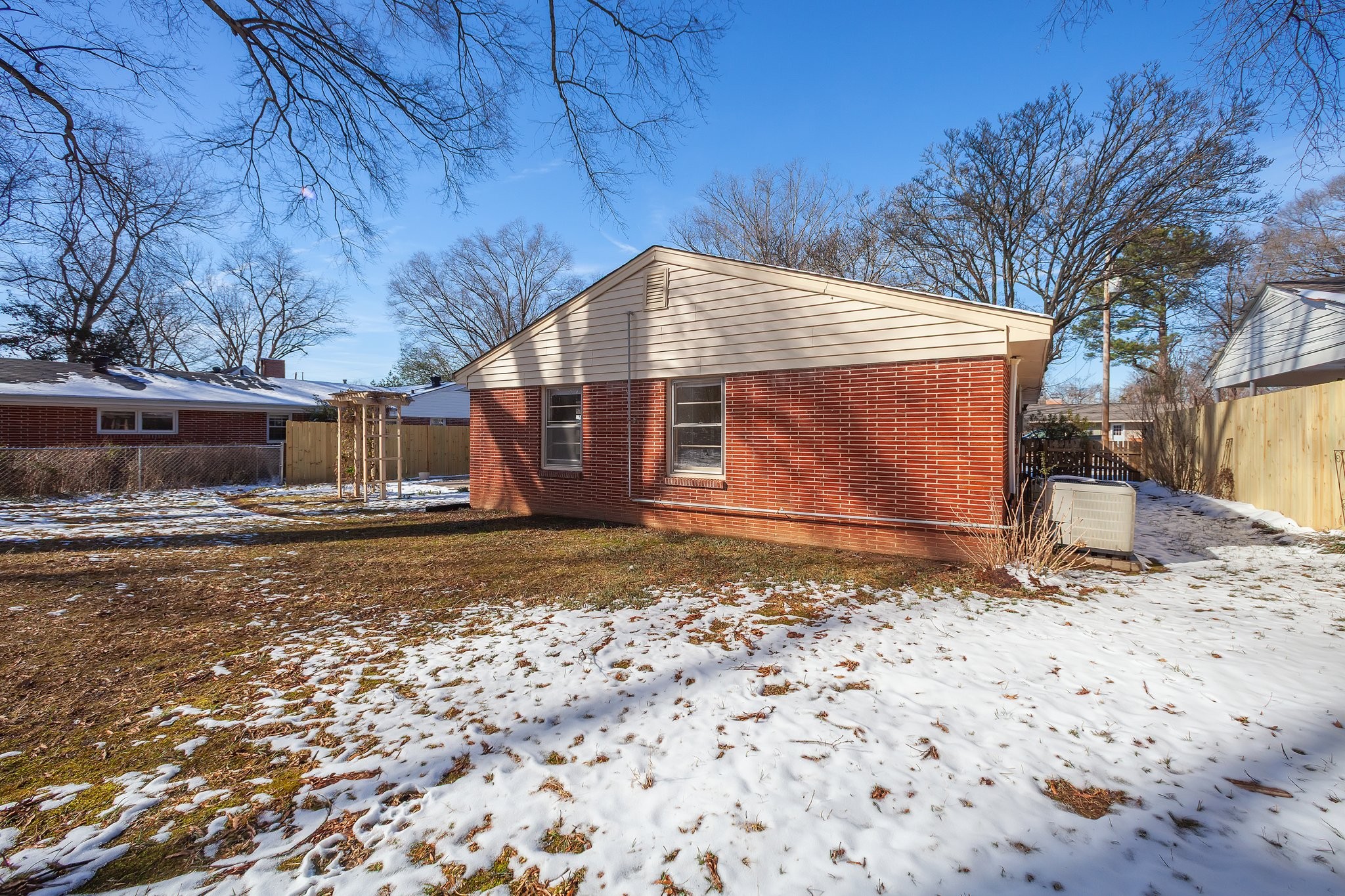 570 Westmoreland Pl Property Photo 6