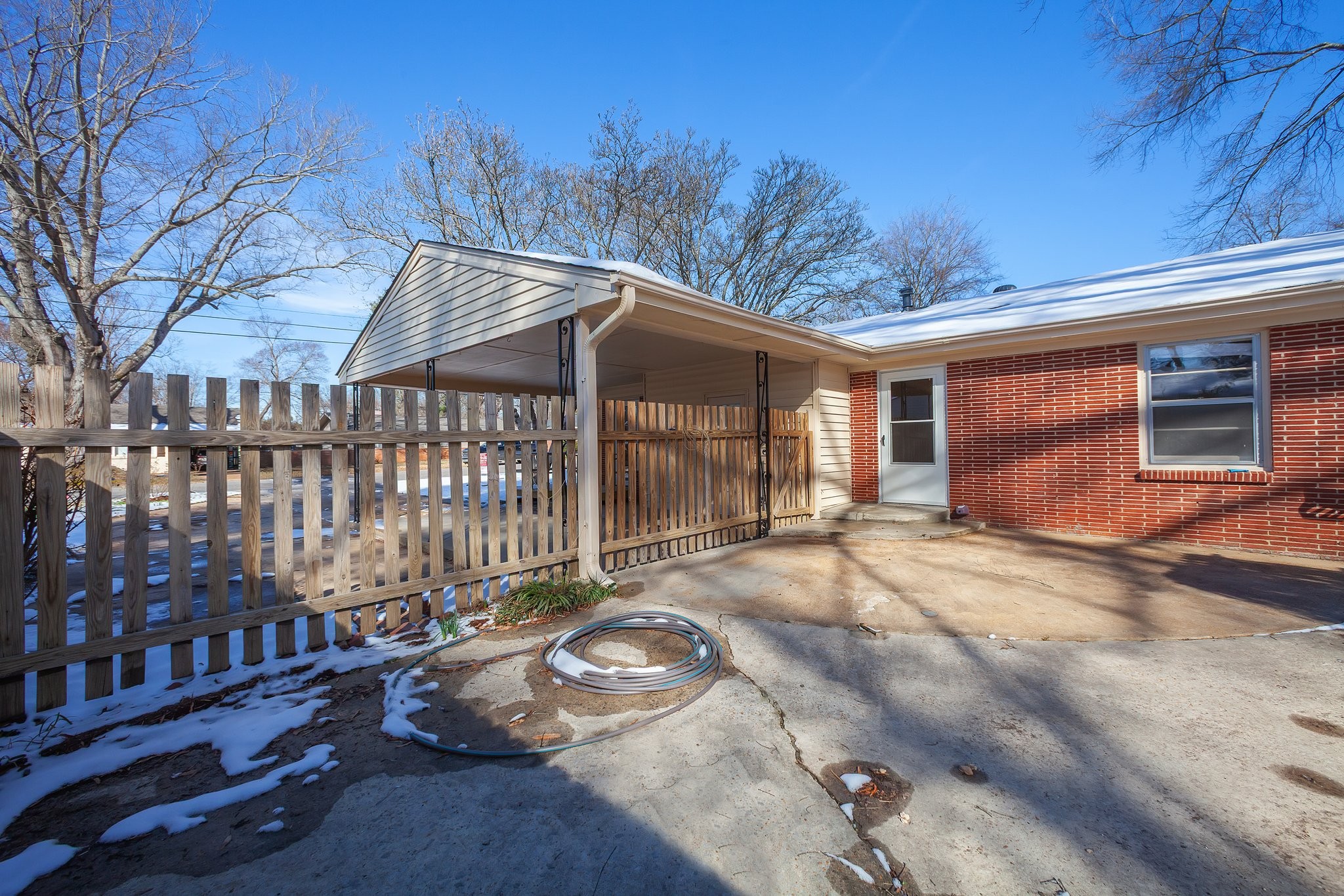 570 Westmoreland Pl Property Photo 8