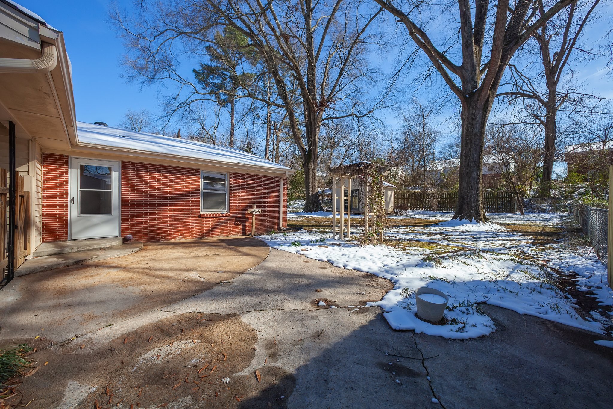570 Westmoreland Pl Property Photo 9